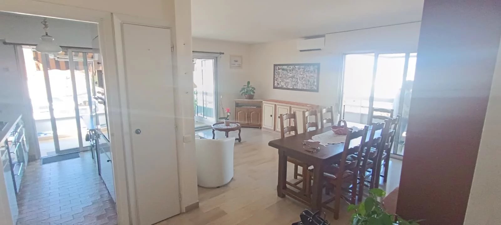 Agréable deux pièces, dernier étage,  à 2 pas de la mer