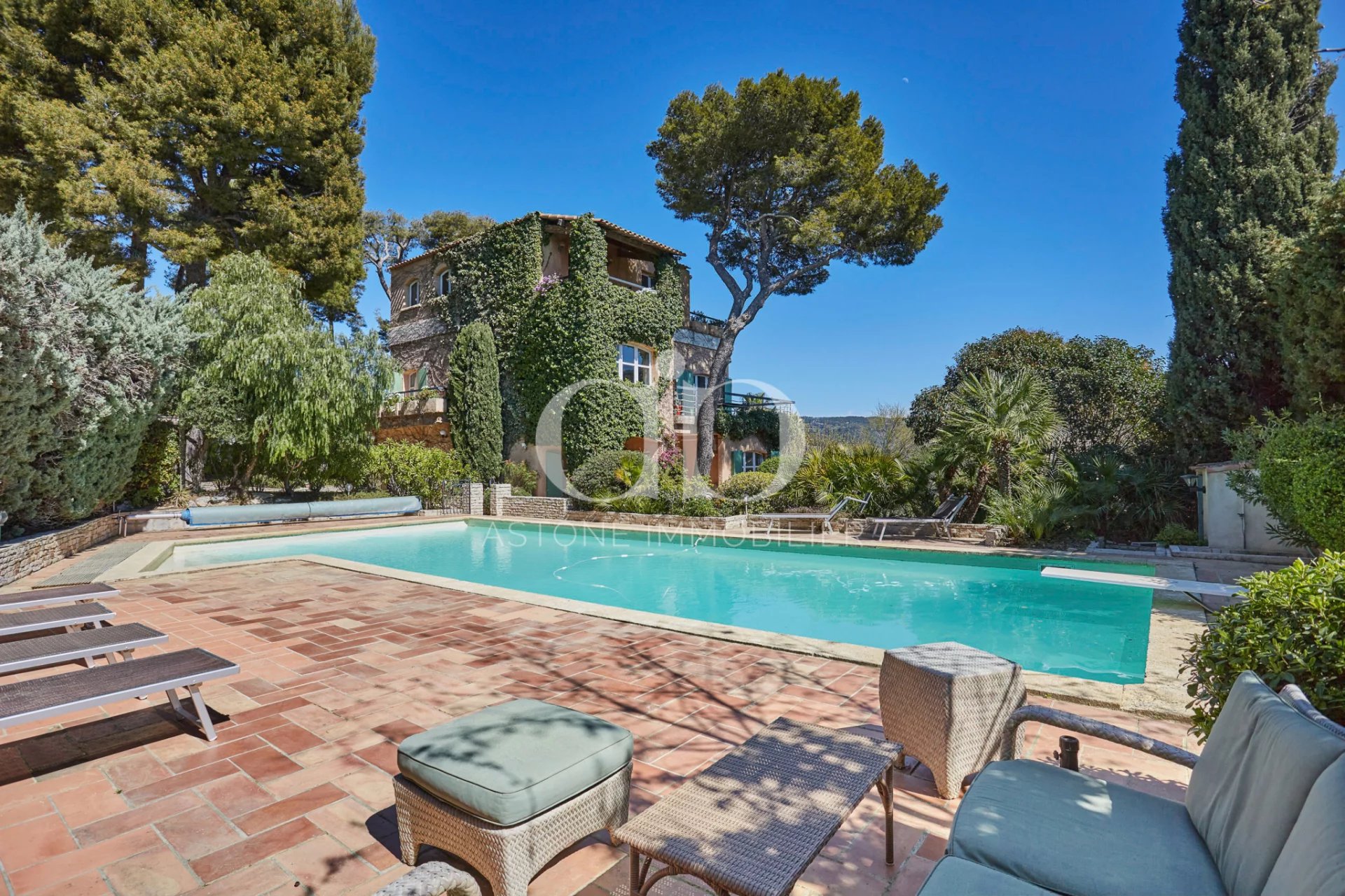 CASSIS / PROPRIETE AVEC UNE VUE MAGNIFIQUE