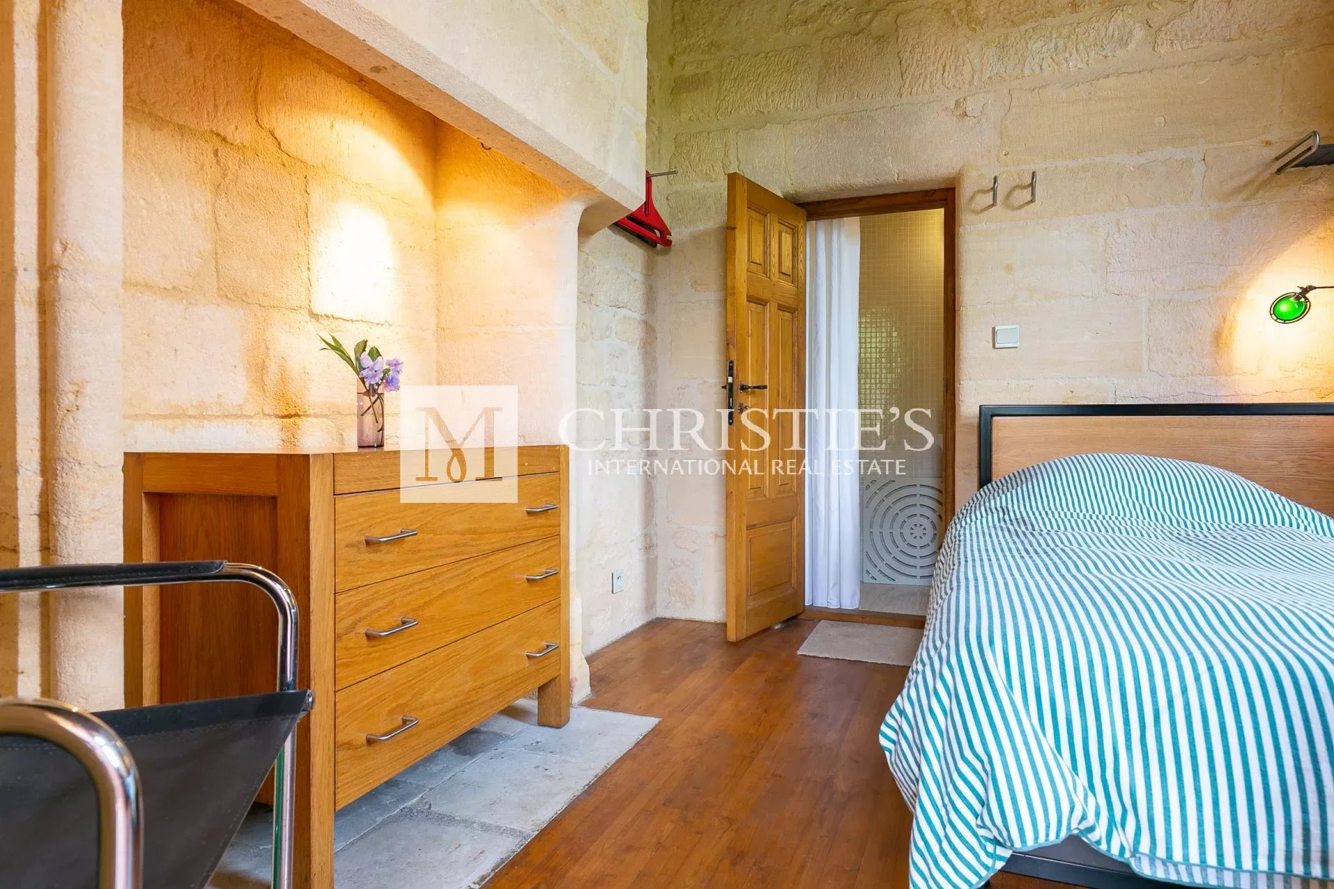9 Bedroom Chateau's Image 18