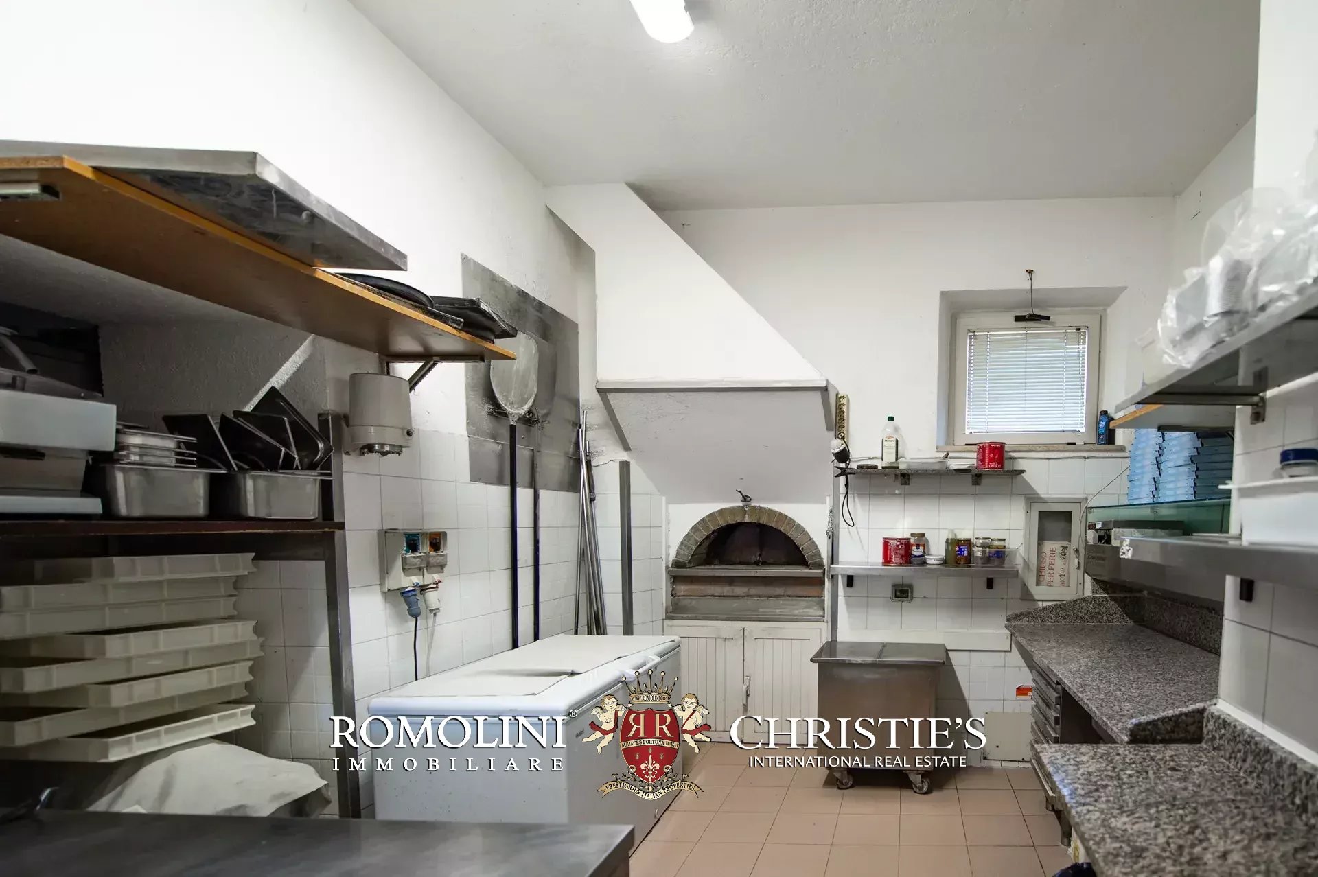 6 Bedroom Villa/Townhouse's Image 39
