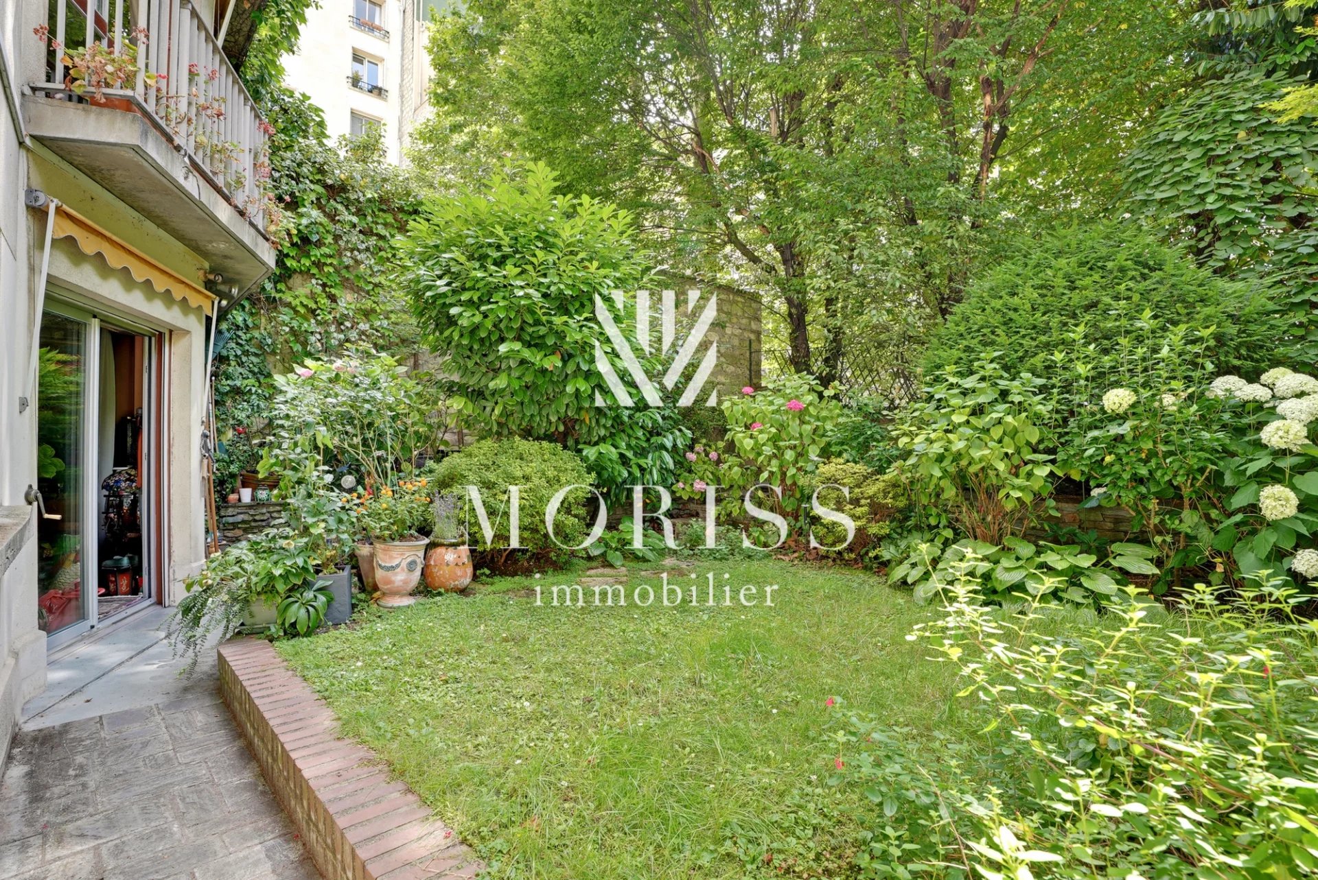 APPARTEMENT - AVEC JARDIN PRIVATIF - PARIS 16e