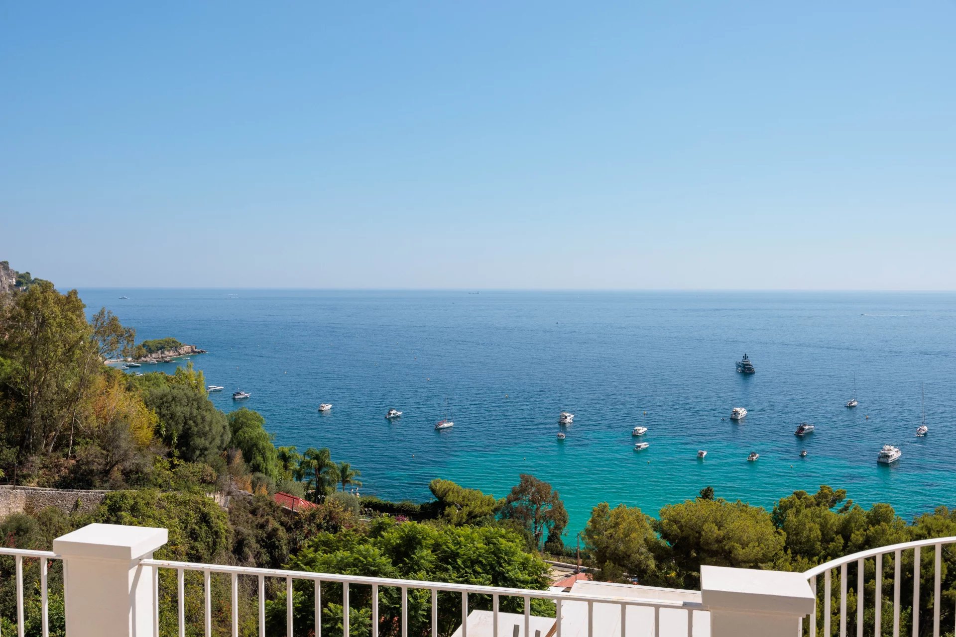Villa overlooking the sea on 6000m² of land