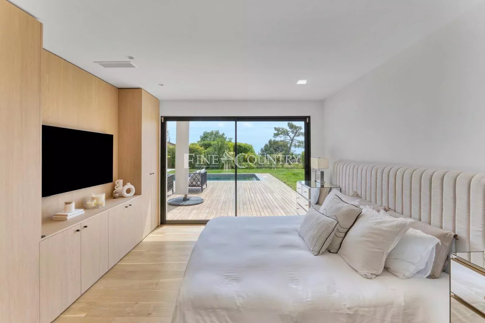 Photo of Villa for sale in Le Cannet  with sea view