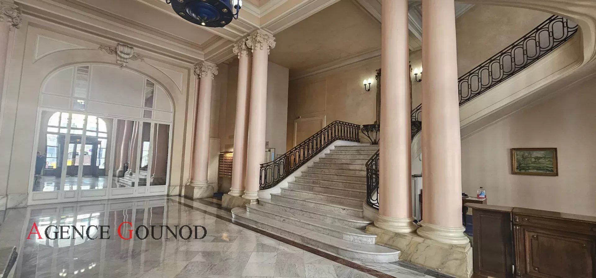Appartement  - 2 pièces  - 69.53 m2 -  580 000 € - À vendre