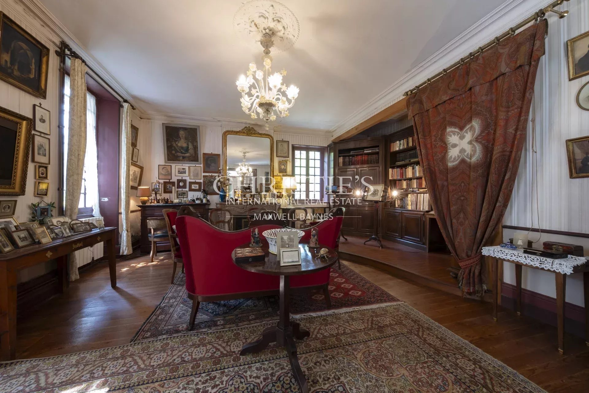 9 Bedroom Villa/Townhouse's Image 7