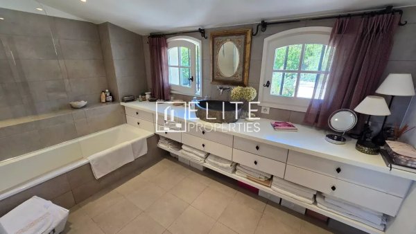 5 ROOMS HOUSE OF 193 m² - MOUANS-SARTOUX CASTELLARAS — photo 6