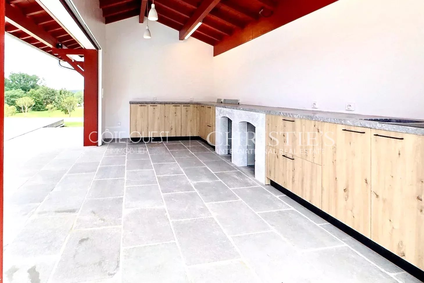 5 Bedroom Villa/Townhouse's Image 3