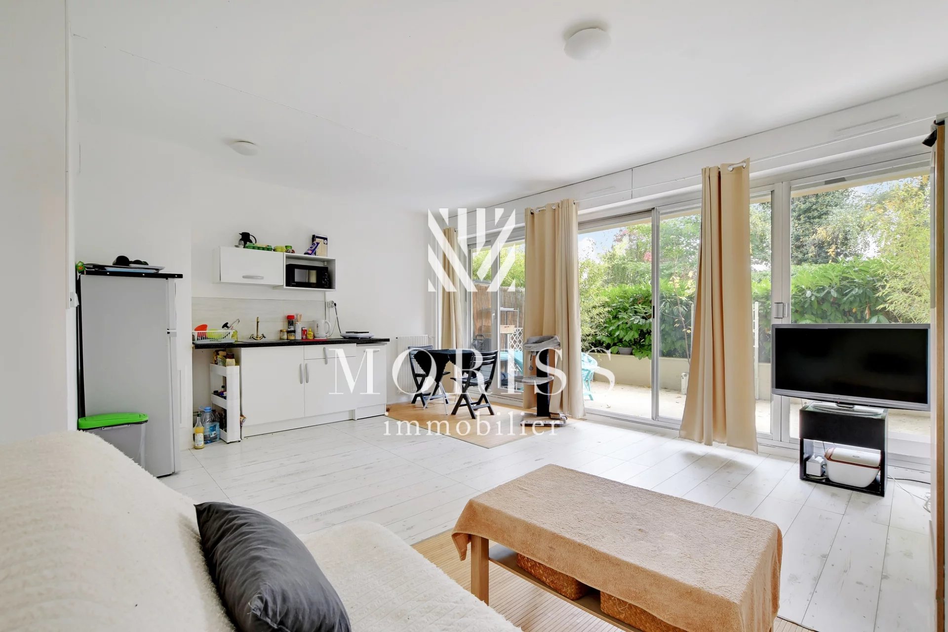 Charmant studio en rez-de-jardin de 32 M2 + 20 M2 de terrasse – - Image Array