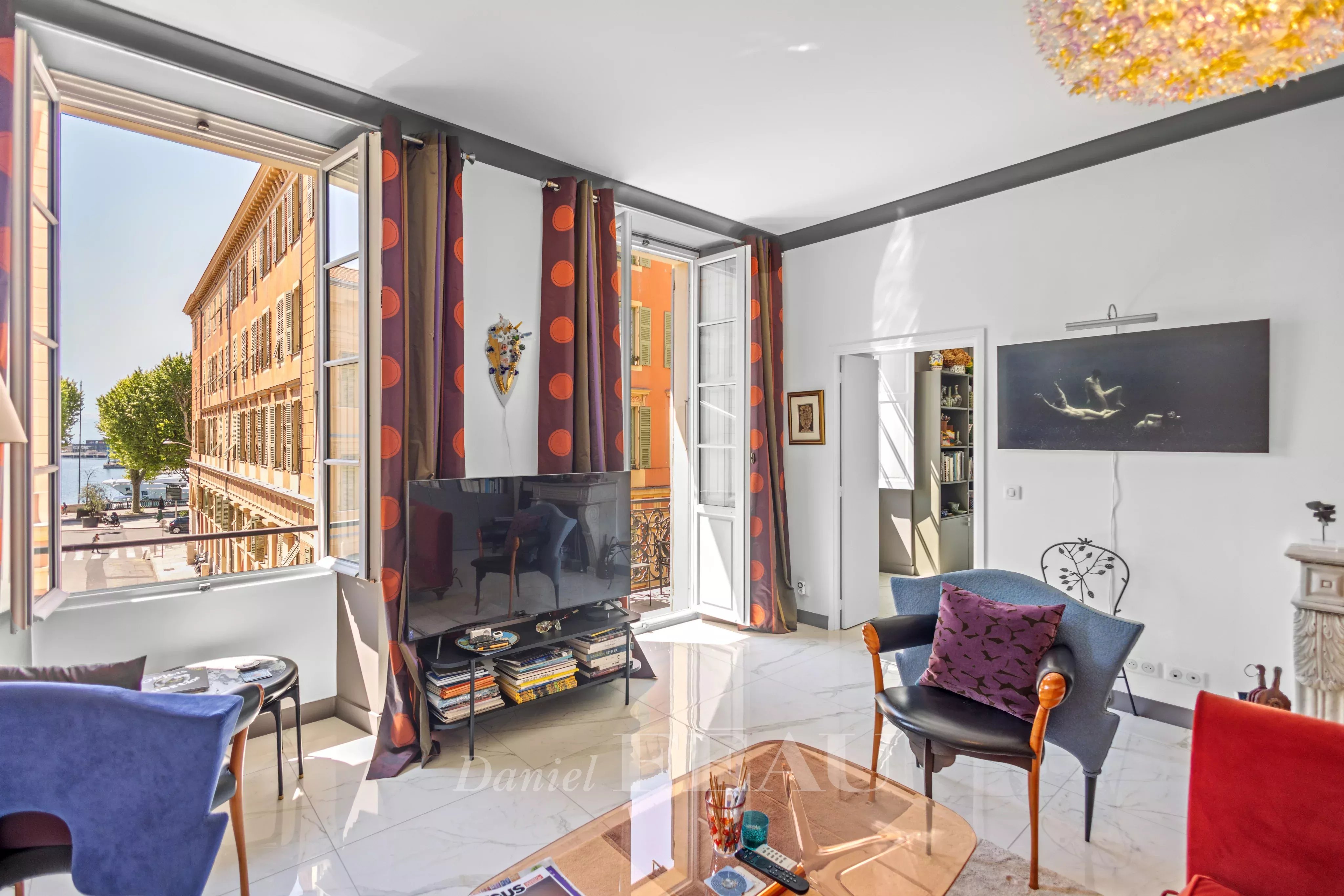 Nice – An elegant 5-room apartment with a terrace
