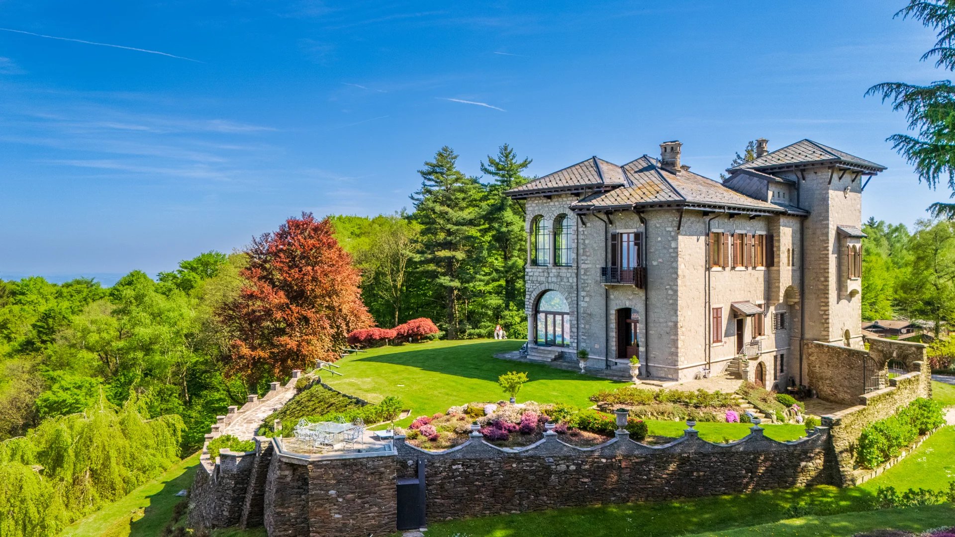Villa panoramica d’epoca con parco privato e vista lago a Stresa
