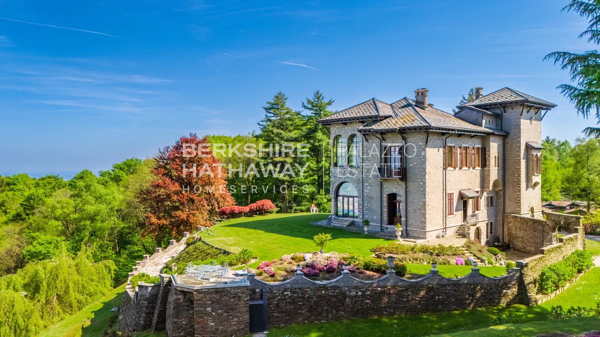 Historic Panoramic Villa with Botanical Park and Lake View