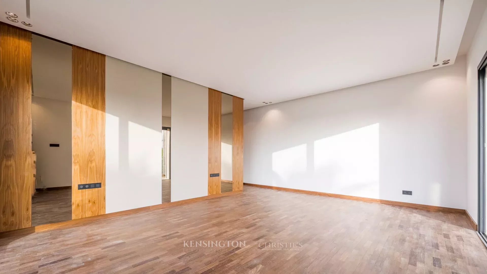 5 Bedroom Villa/Townhouse's Image 24