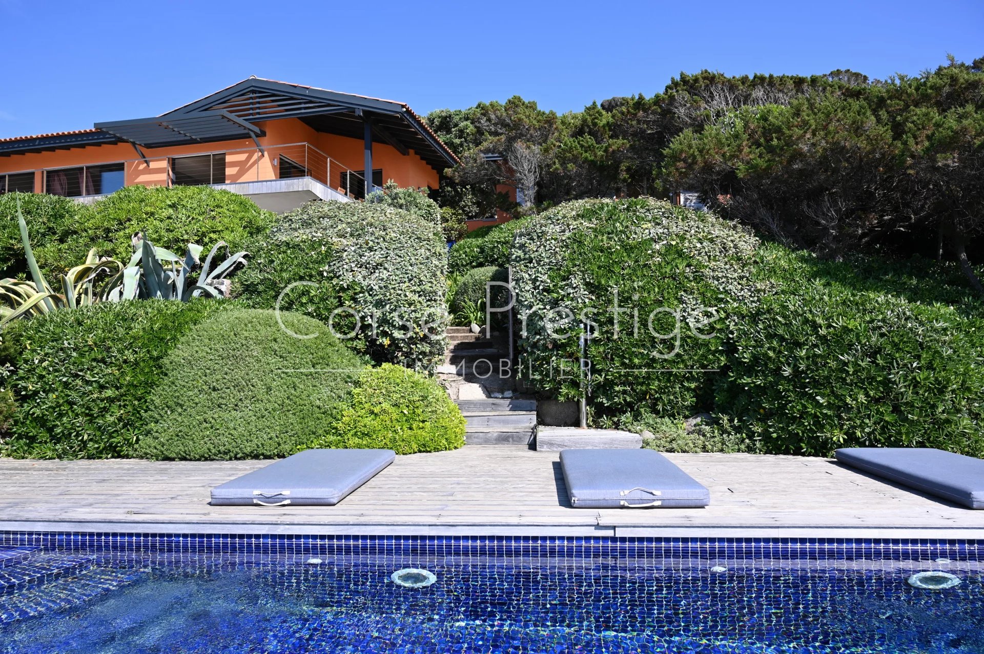 villa pieds dans l-eau a vendre - rive sud du golfe d-ajaccio - corse du sud image5