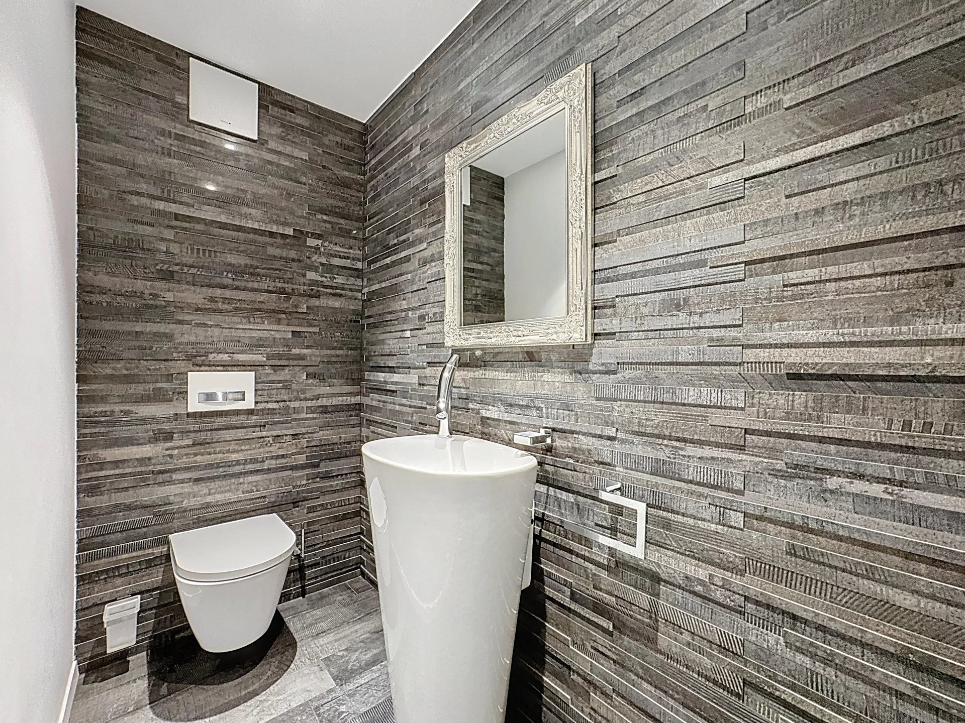 Attique avec balcon-terrasse