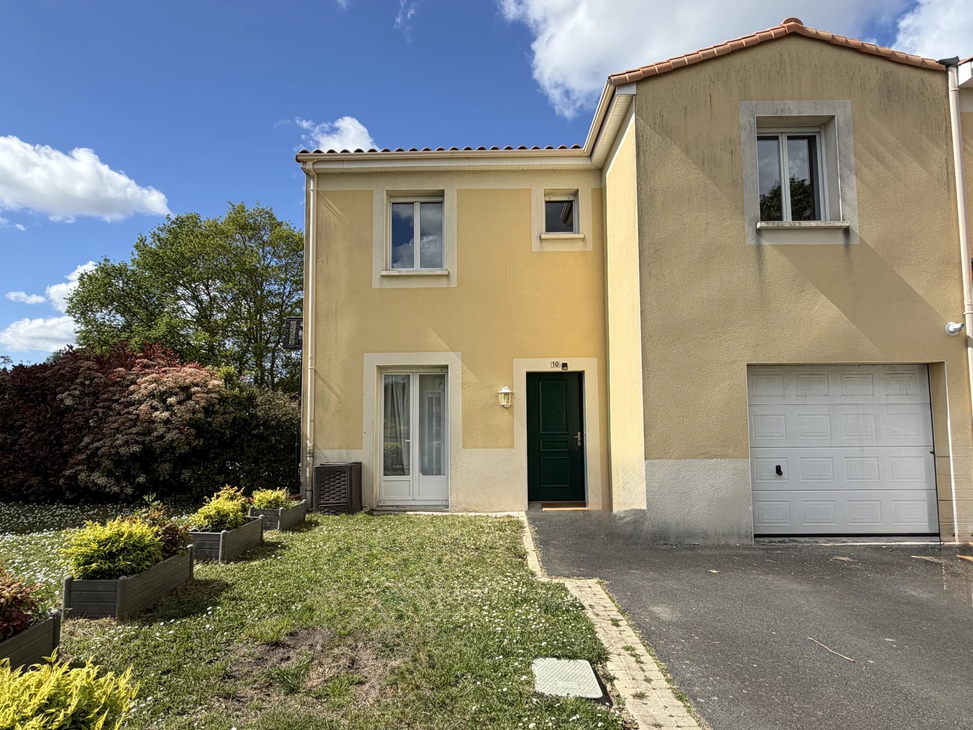 AIGREFEUILLE-SUR-MAINE 4 chambres 112 m2