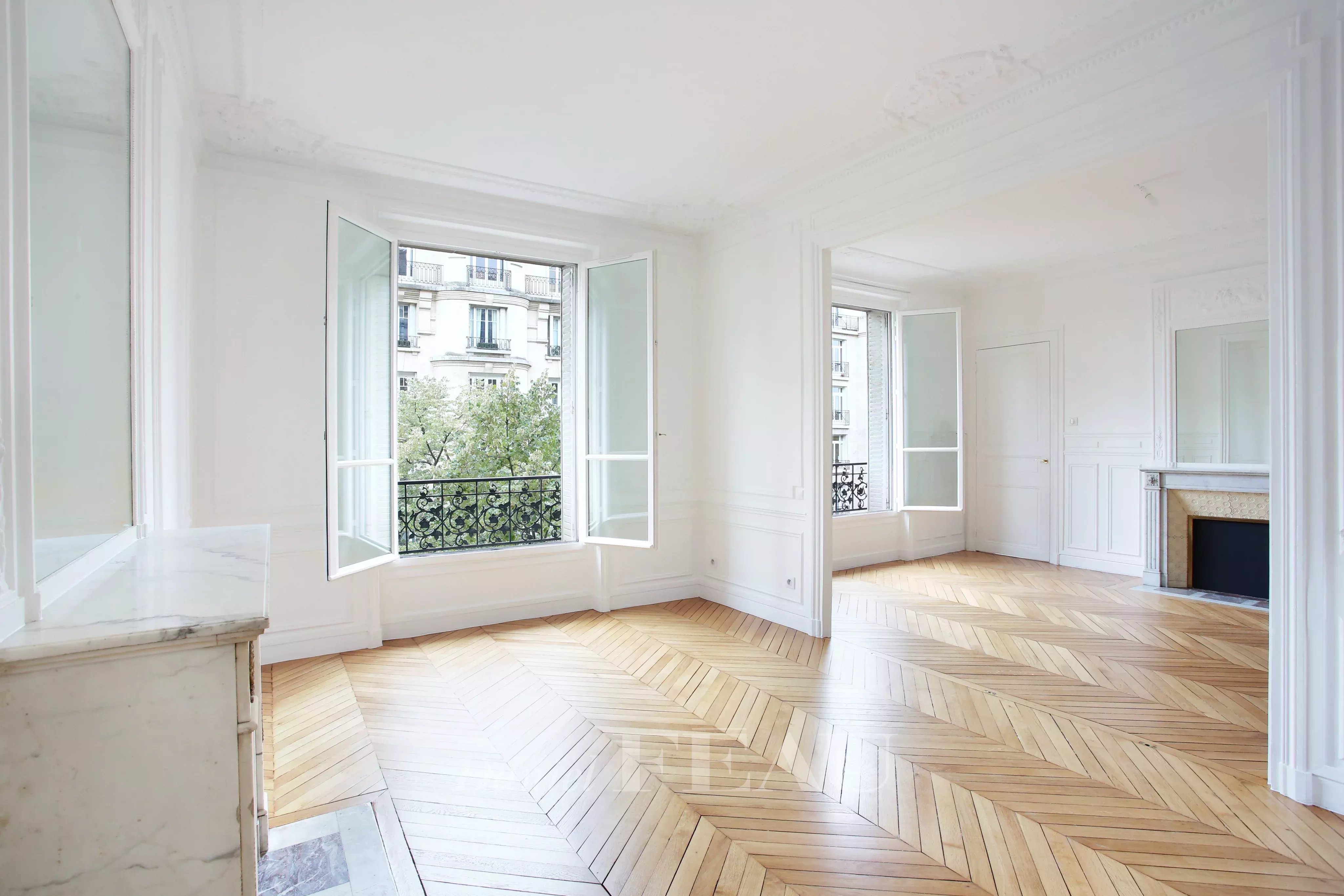 Paris 7th District – A bright 3-bed apartment with a balcony