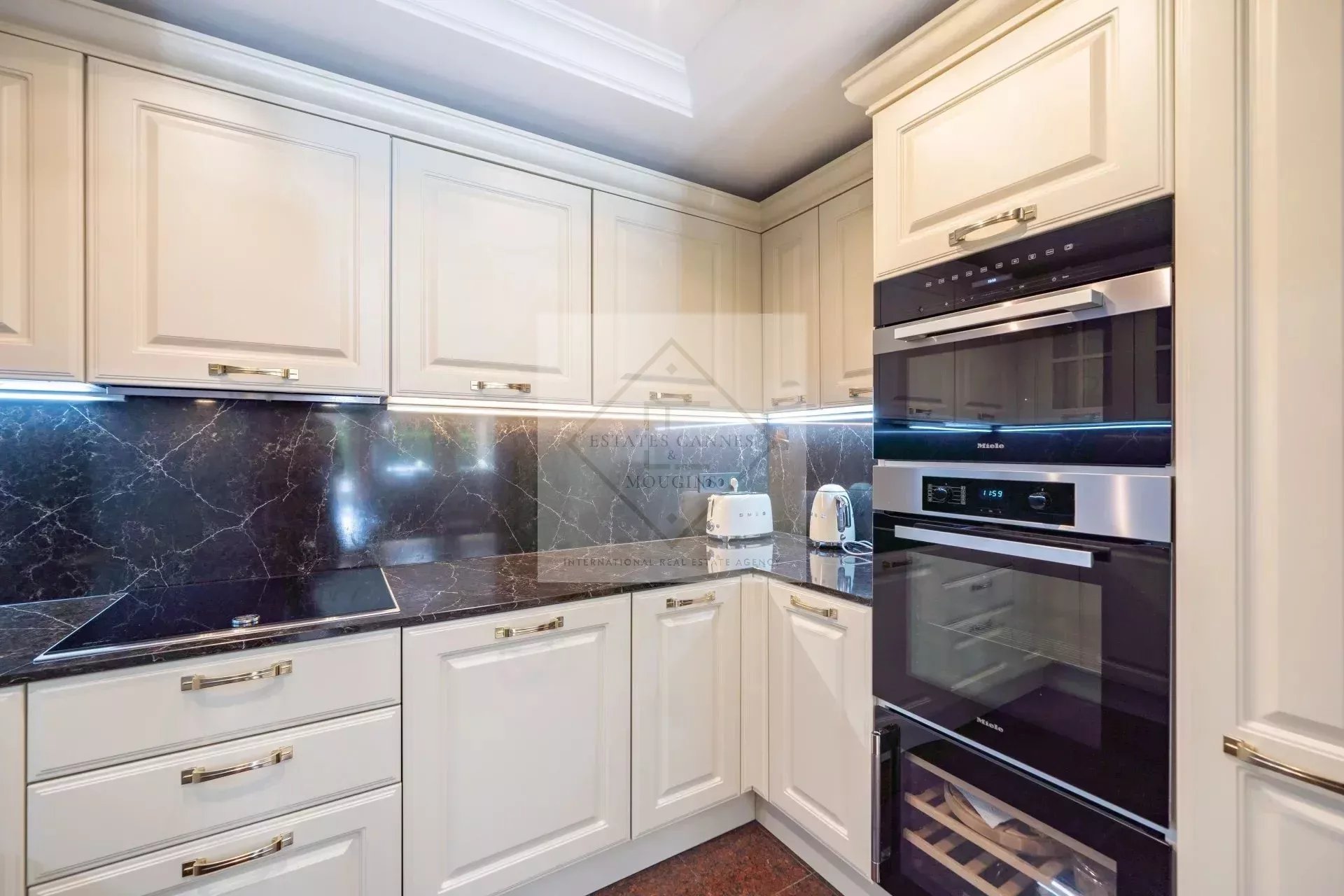 Lumière et Charme Belle Époque, Appartement trois pièces CANNES — photo 16