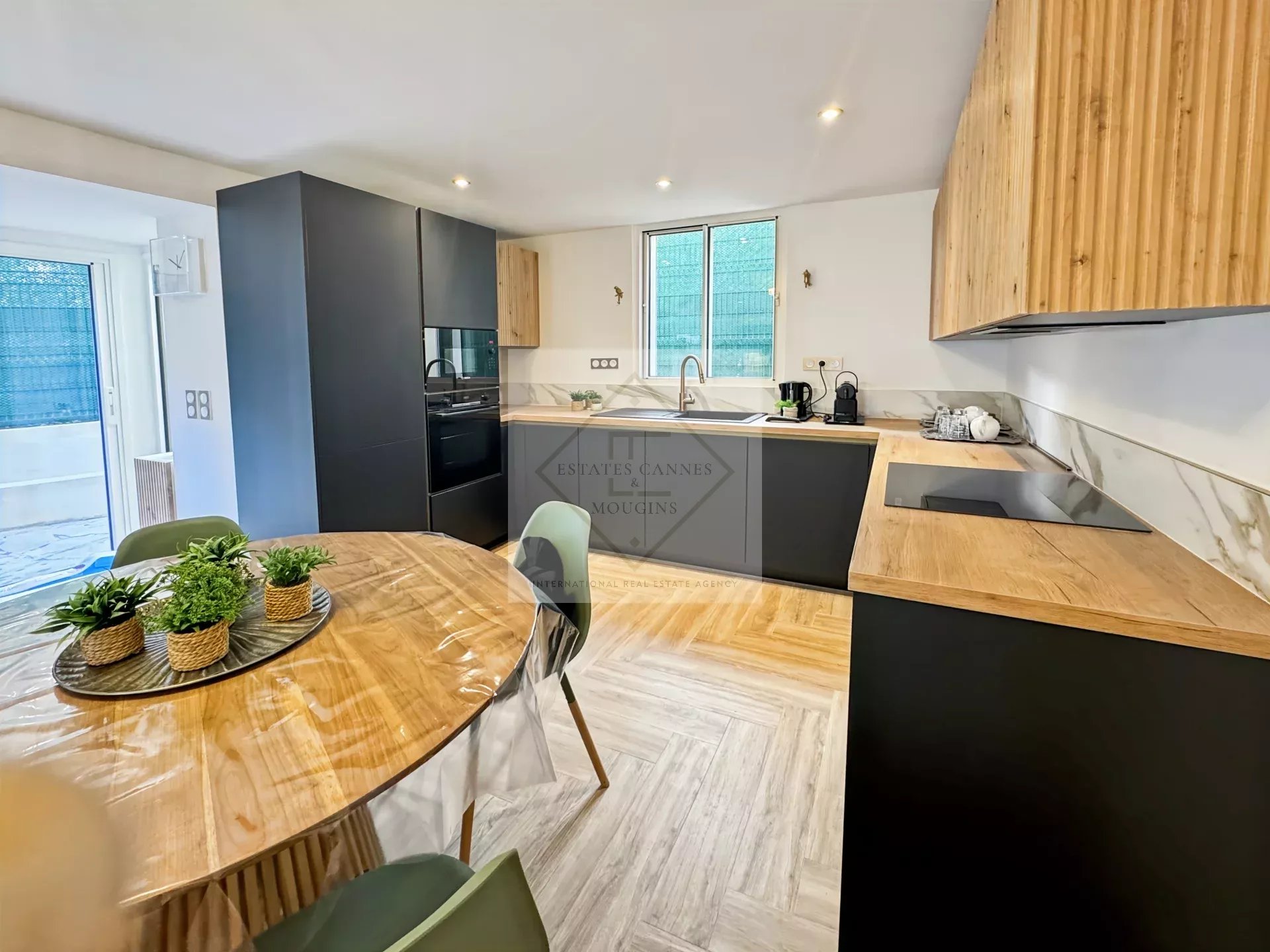 For  RENT : Charming Townhouse in the Heart of Cannes! — фото 12