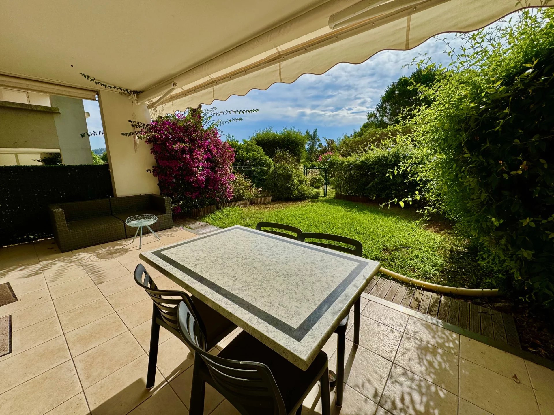 Cannes Duplex apartment for sale with terrace and garden in a peaceful location
