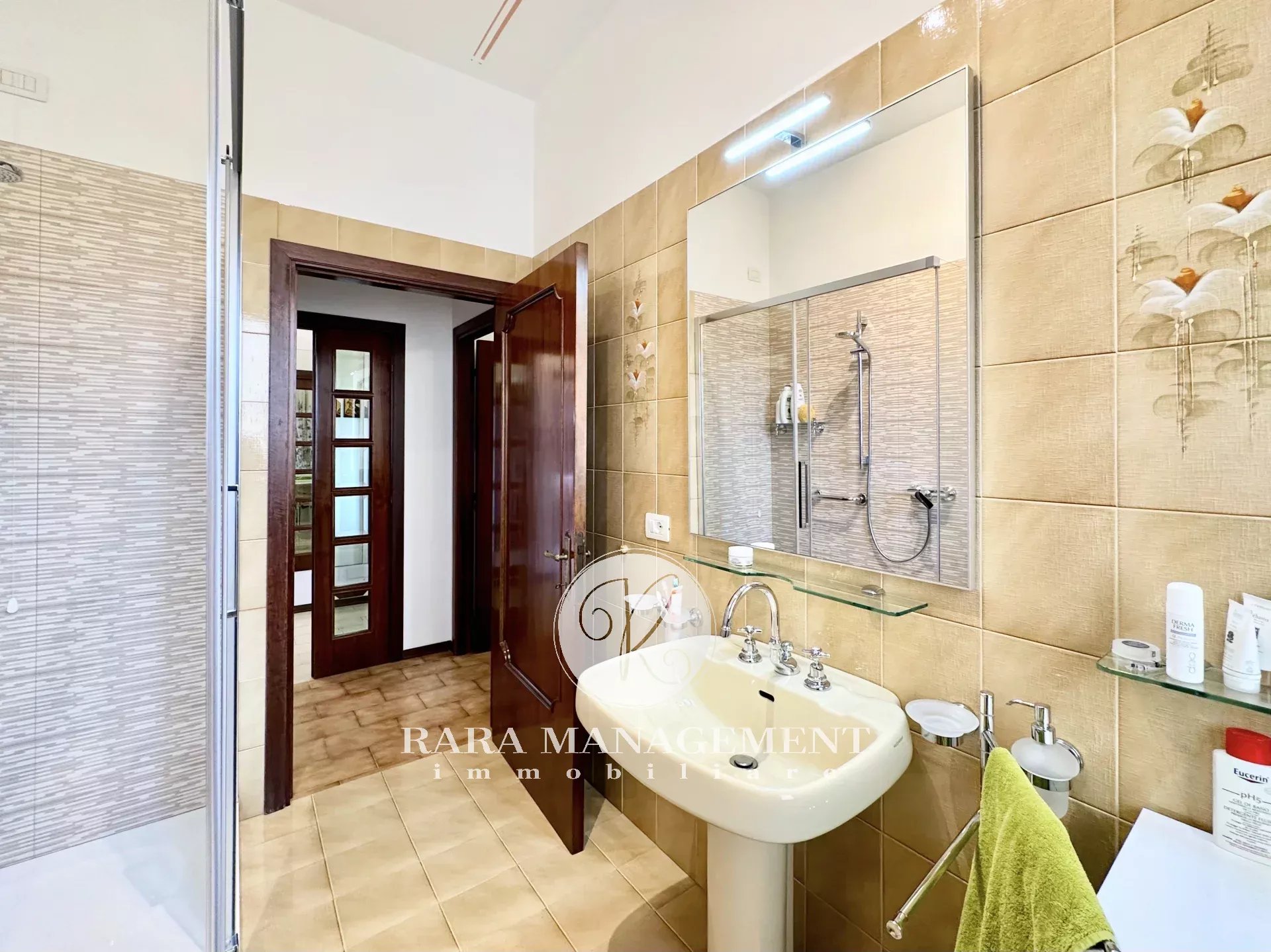 PORTO SANT'ELPIDIO, ZONA CRETAROLA | ARREDATO | NO CONDOMINIO | 2 CAMERE MATRIMONIALI | 2 BALCONI | MANSARDA | POSTO AUTO ESCLUSIVO | CORTE ESCLUSIVA | ZONA RESIDENZIALE RISERVATA E BEN SERVITA |