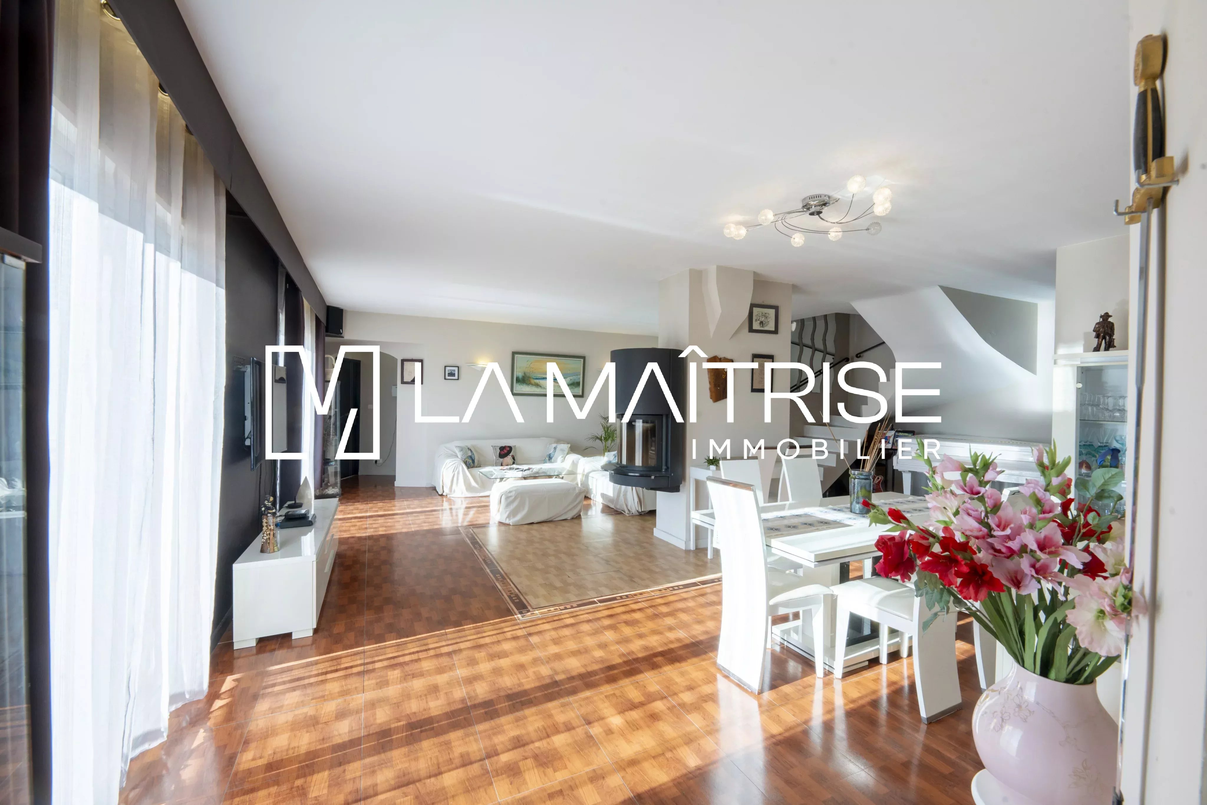 VILLA  T5 - 251 M² - PARCELLE DE 1125 M²