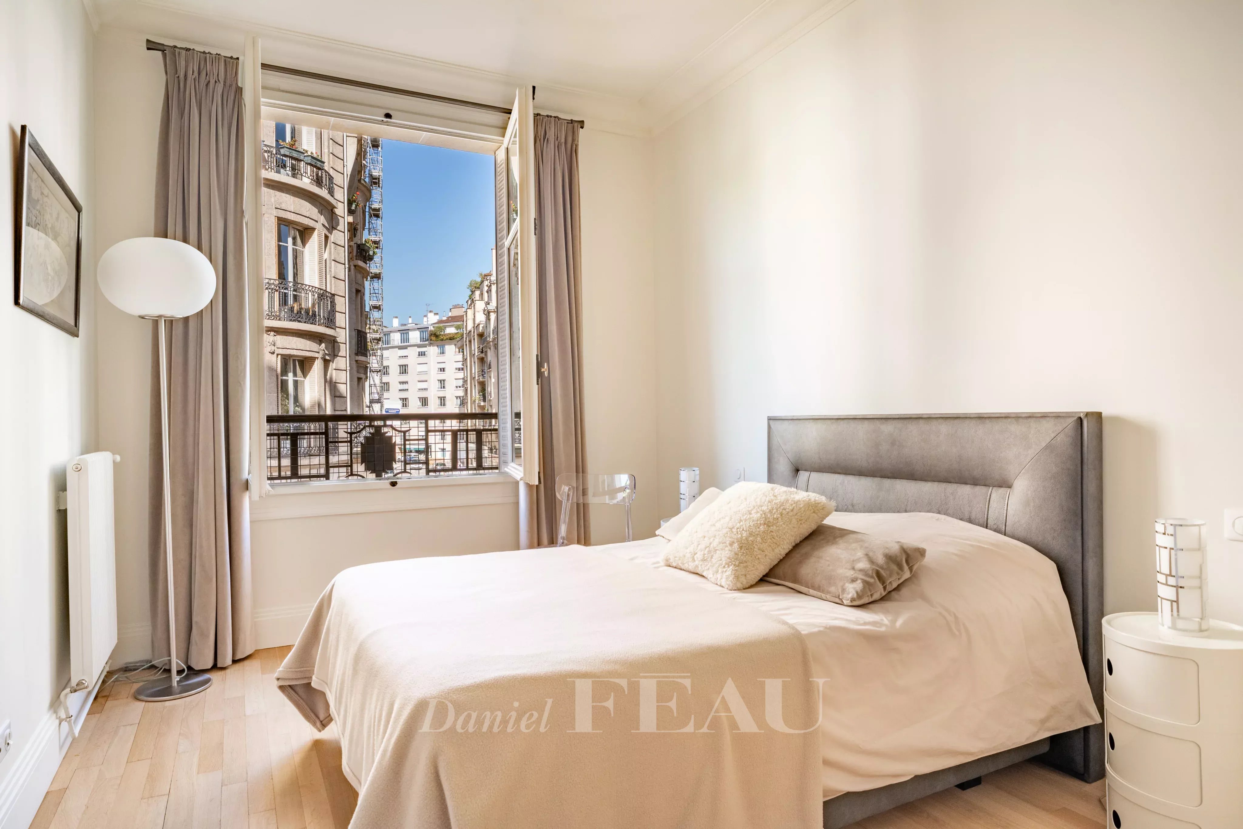 Sale Apartment Paris 16th