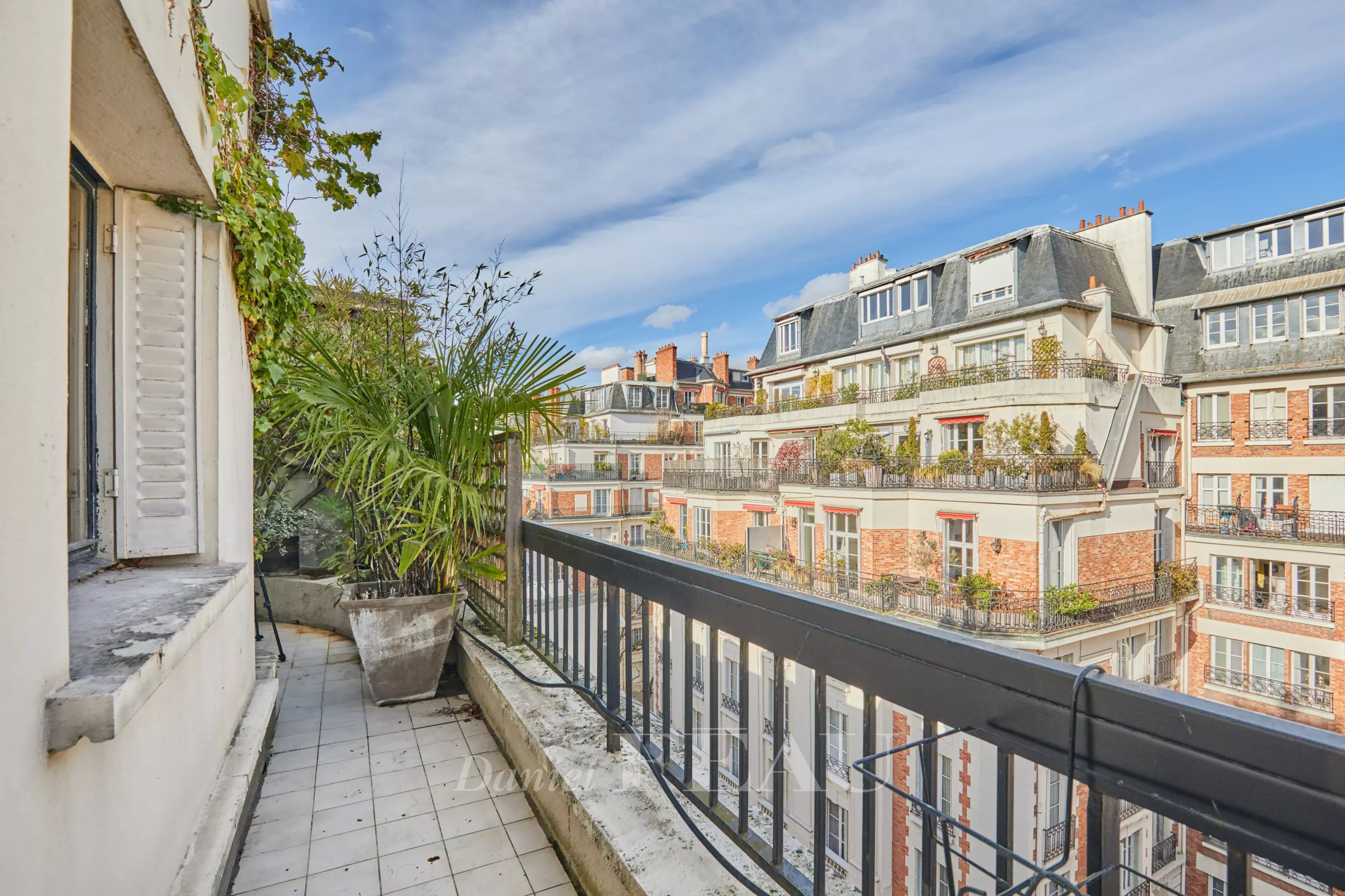 Sale Apartment Paris 16th