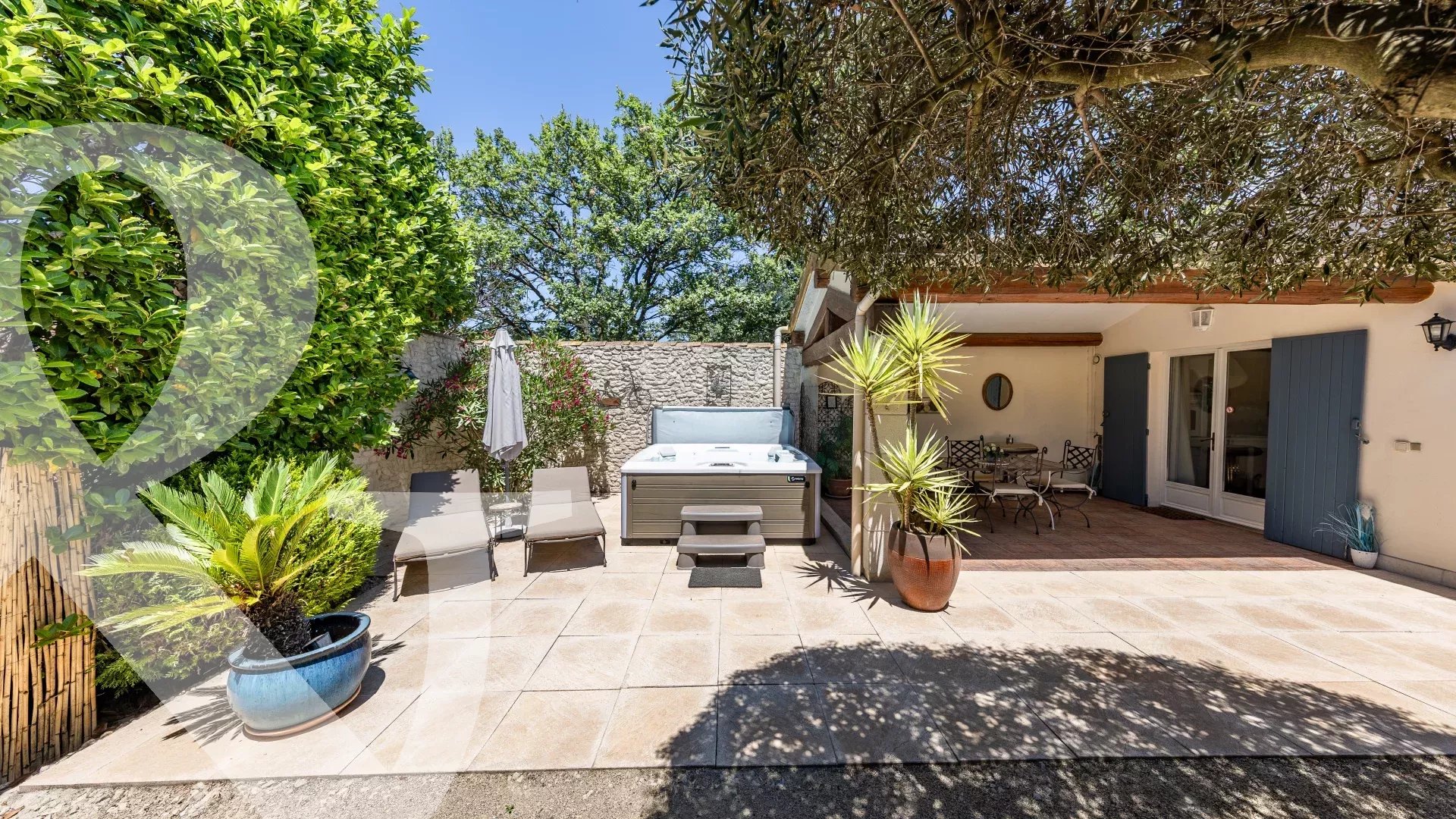 PROPRIETE AVEC 3 GITES