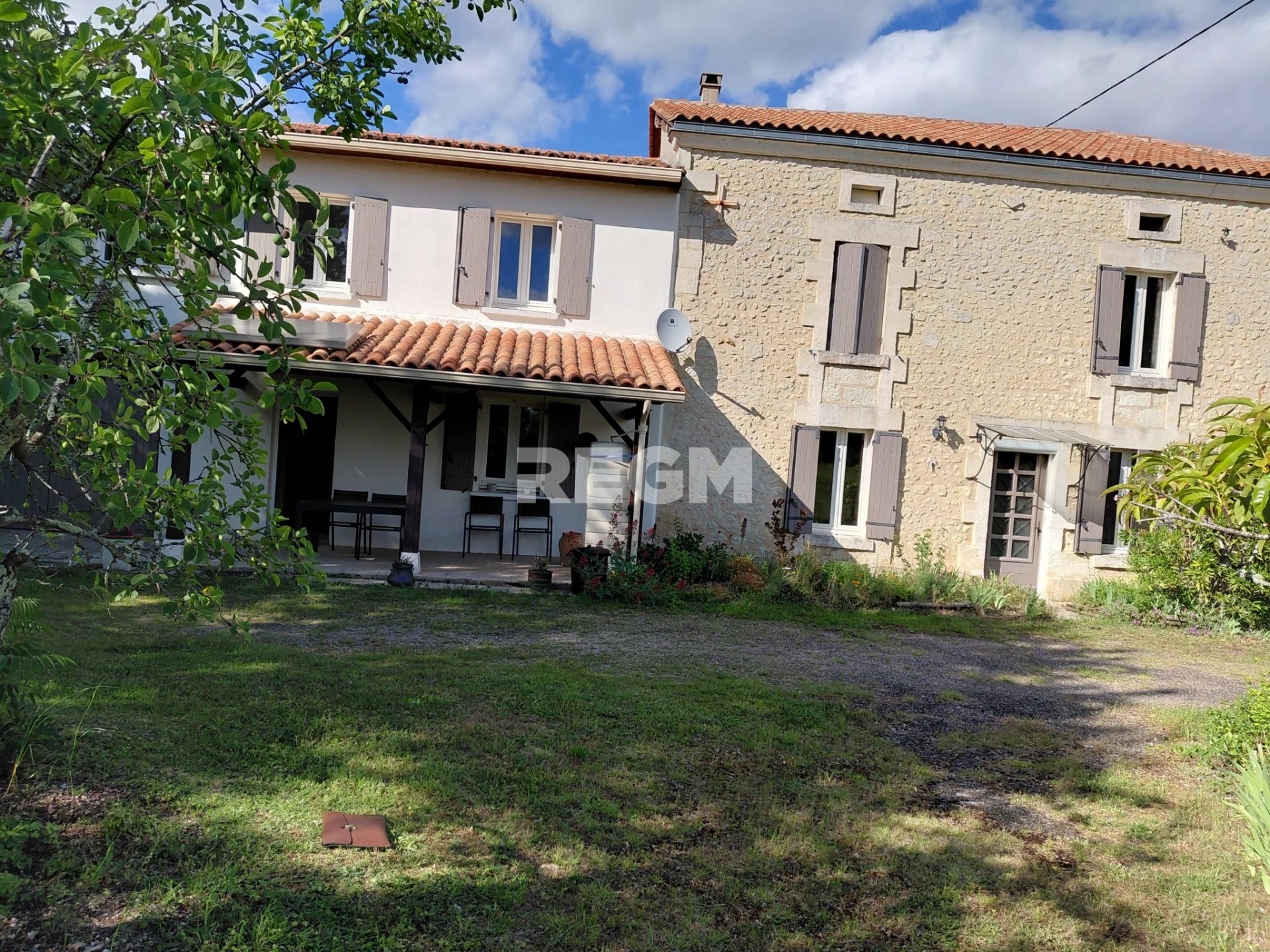 Très belle fermette avec belle maison en pierres et 2 hectar