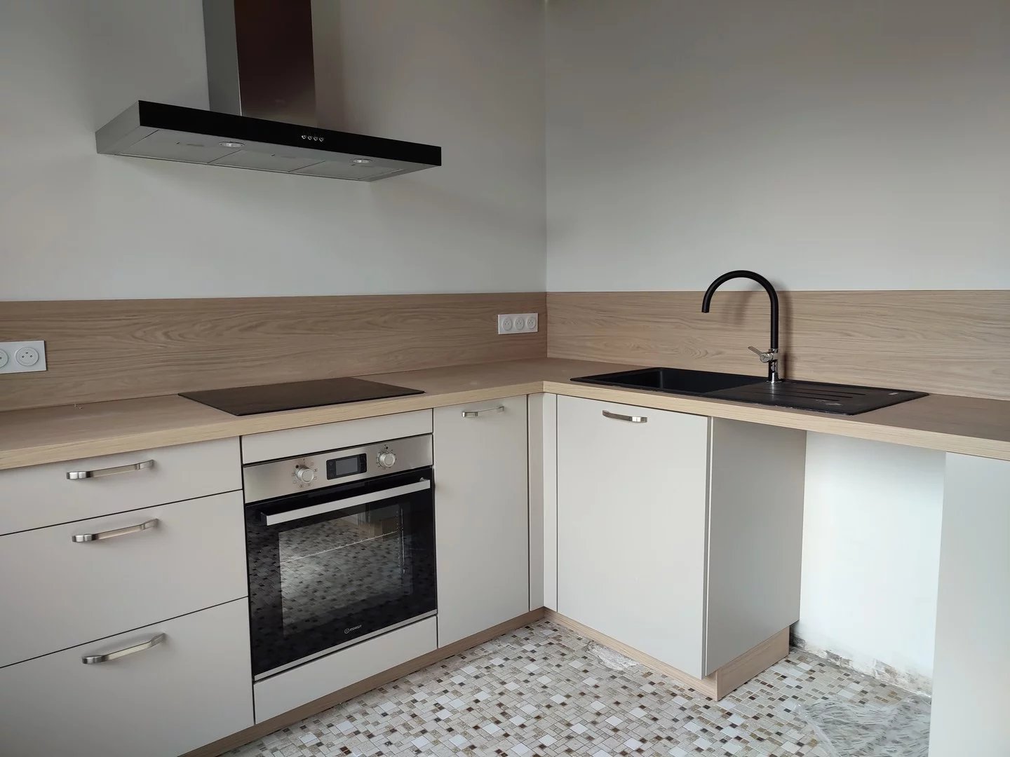 MAISON T6- SAINT CARNE- EN LOCATION