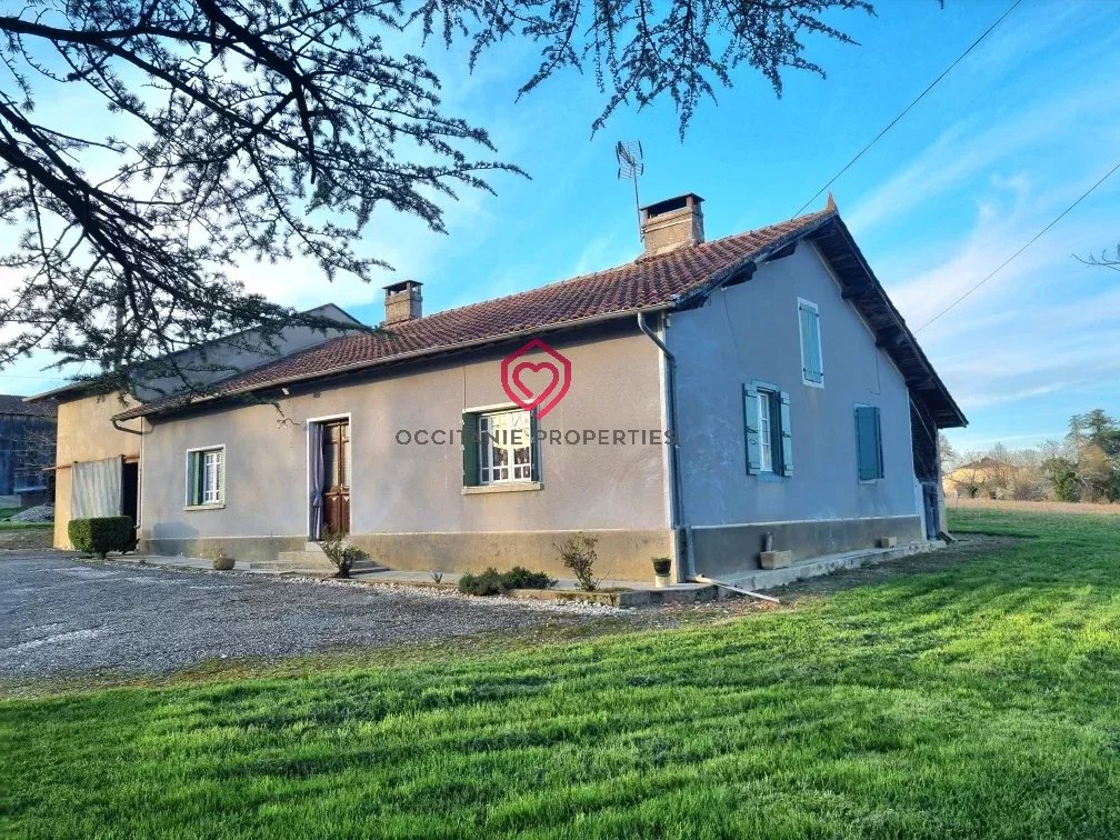 Fermette rénovée avec dépendances sur 55 ha
