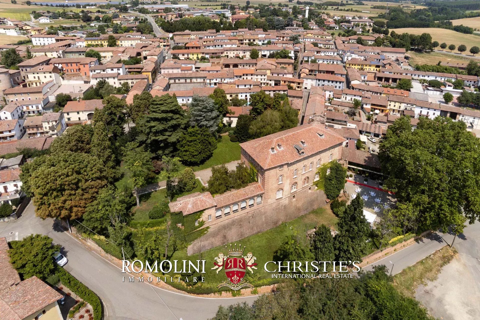 10 Bedroom Chateau's Image 15