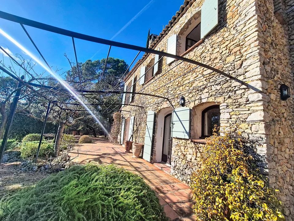 BEAUTIFUL STONE PROPERTY WITH  POOL