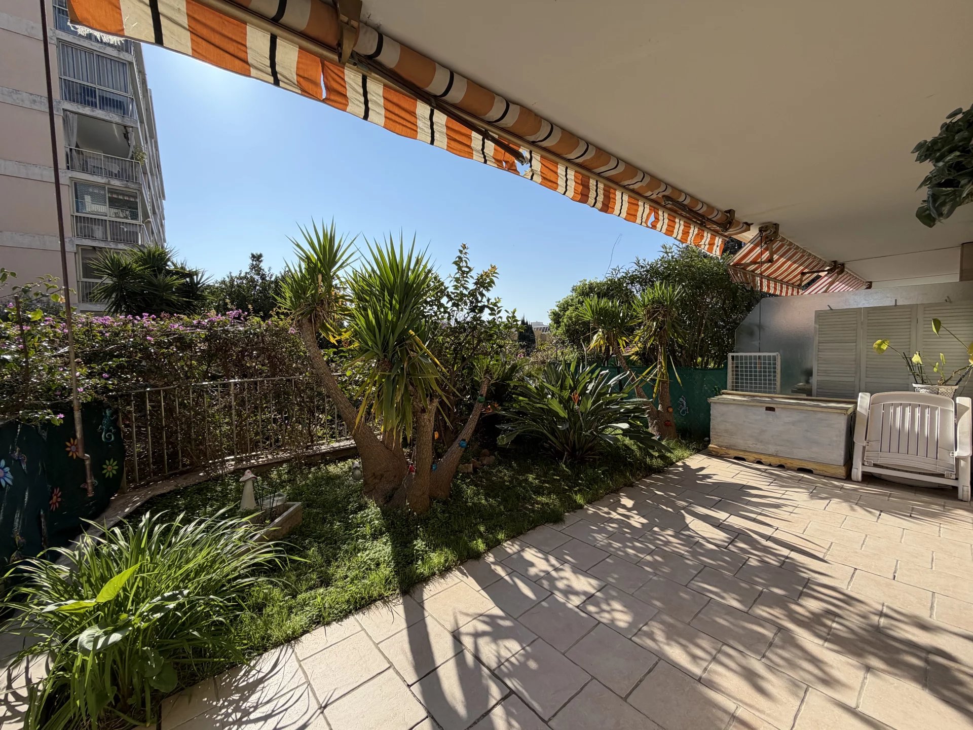 Nice corniche fleurie studio 42m² + jardin 35m²+ cave