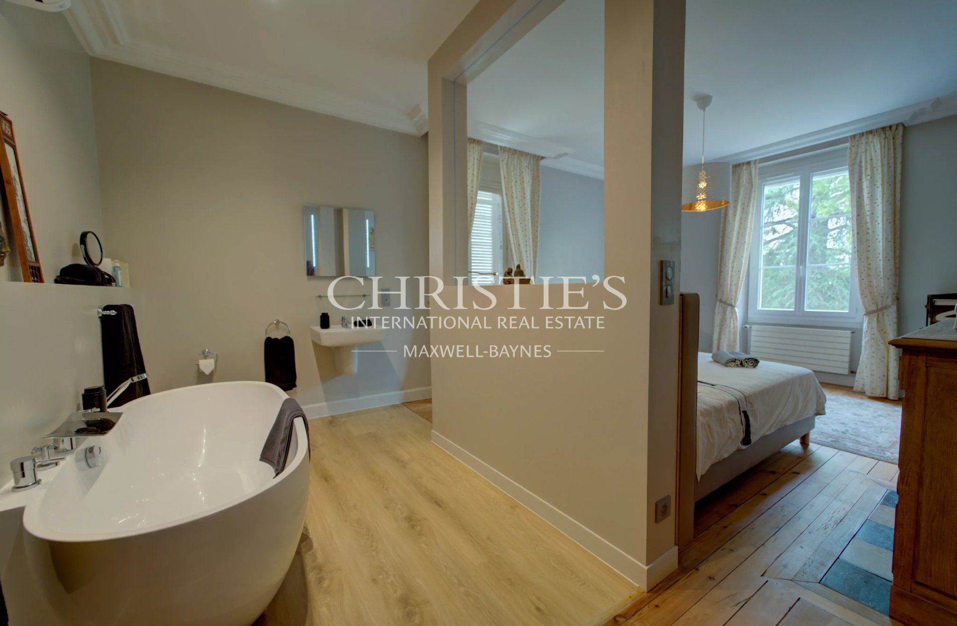 9 Bedroom Chateau's Image 18