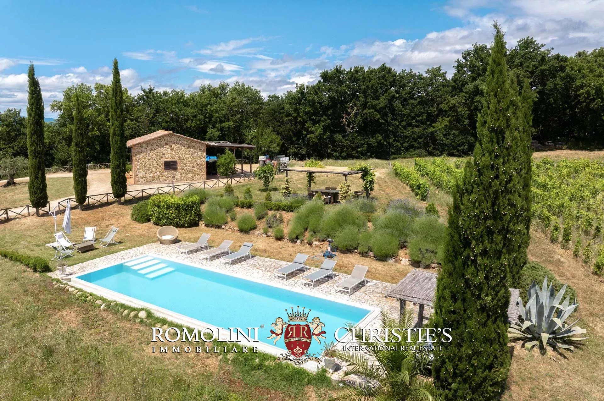 6 Bedroom Villa/Townhouse's Image 20