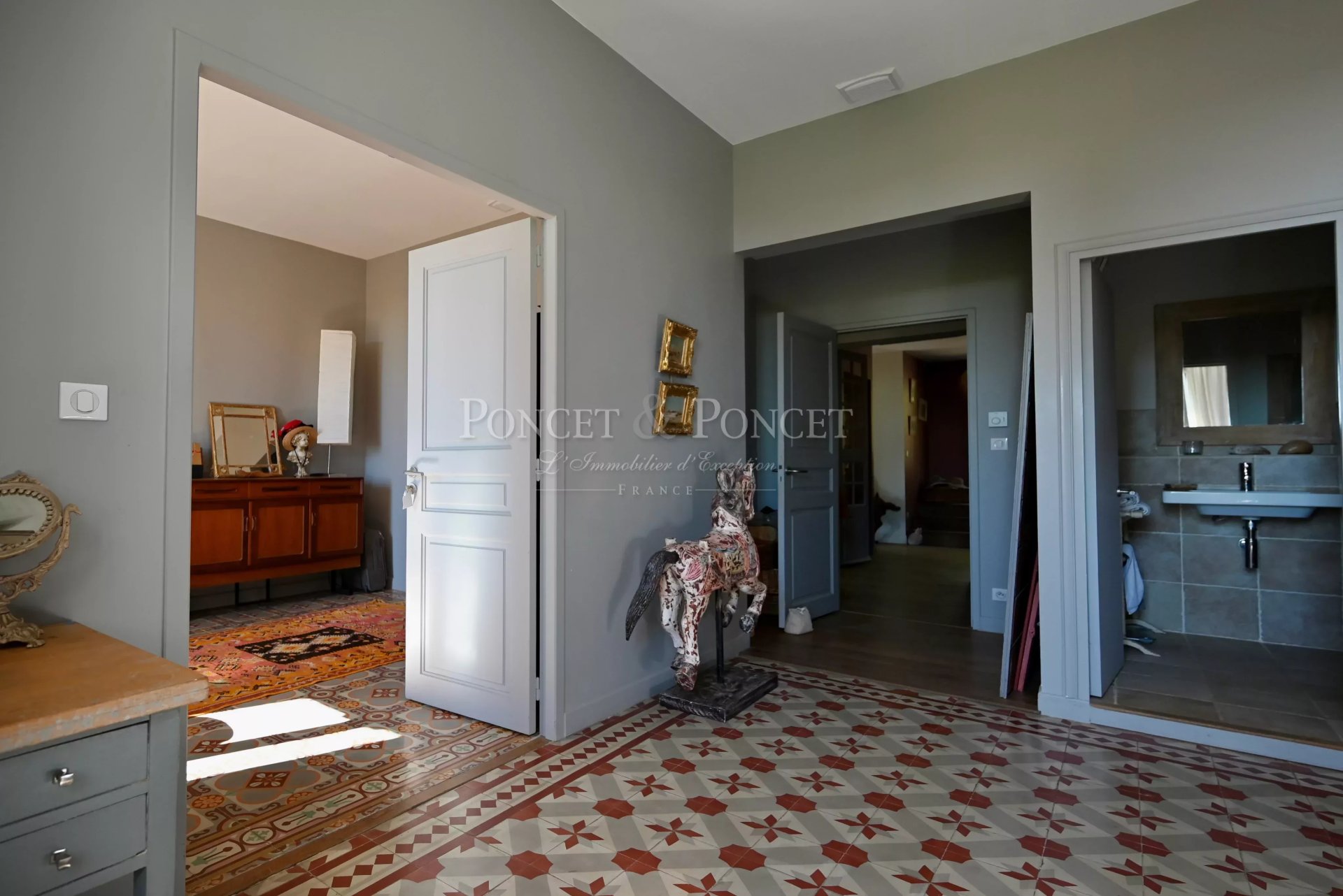 10 Bedroom Villa/Townhouse's Image 14
