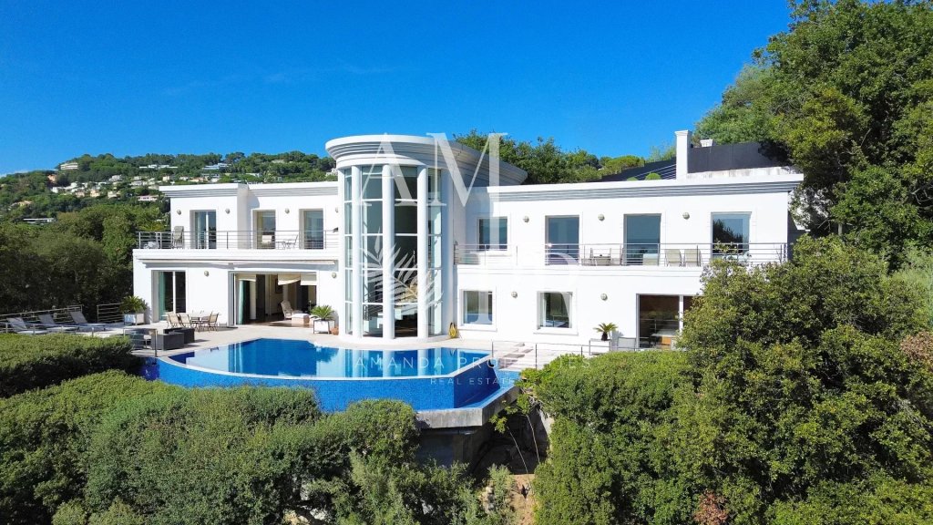 Villa for sale in Cannes — Art Deco Luxury Villa in Cannes La Californie with Panoramic Sea View