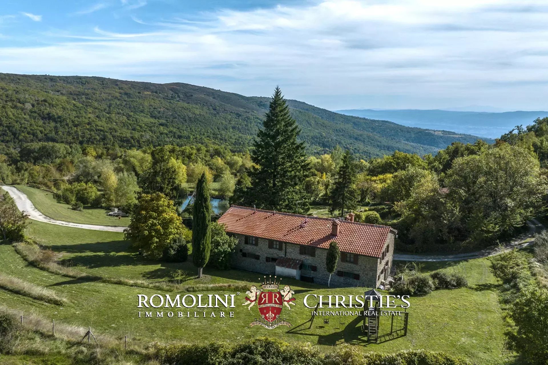 101-HA ESTATE WITH NATURAL SPRINGS FOR SALE BETWEEN AREZZO AND FLORENCE