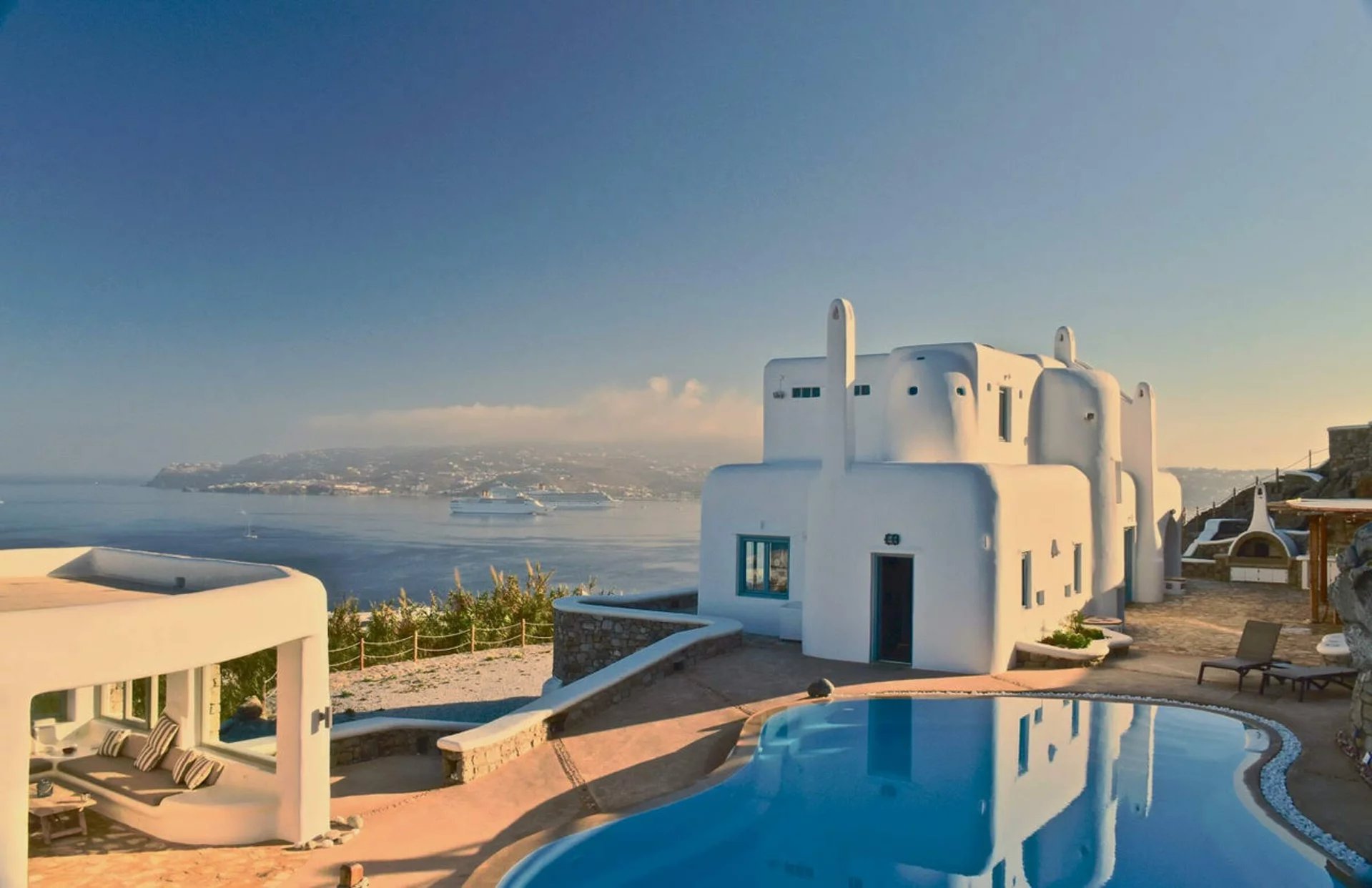 Mykonos - Location saisonnière - Maison - 14 Personnes - 6 Chambres - 7 Salles de bain - Piscine