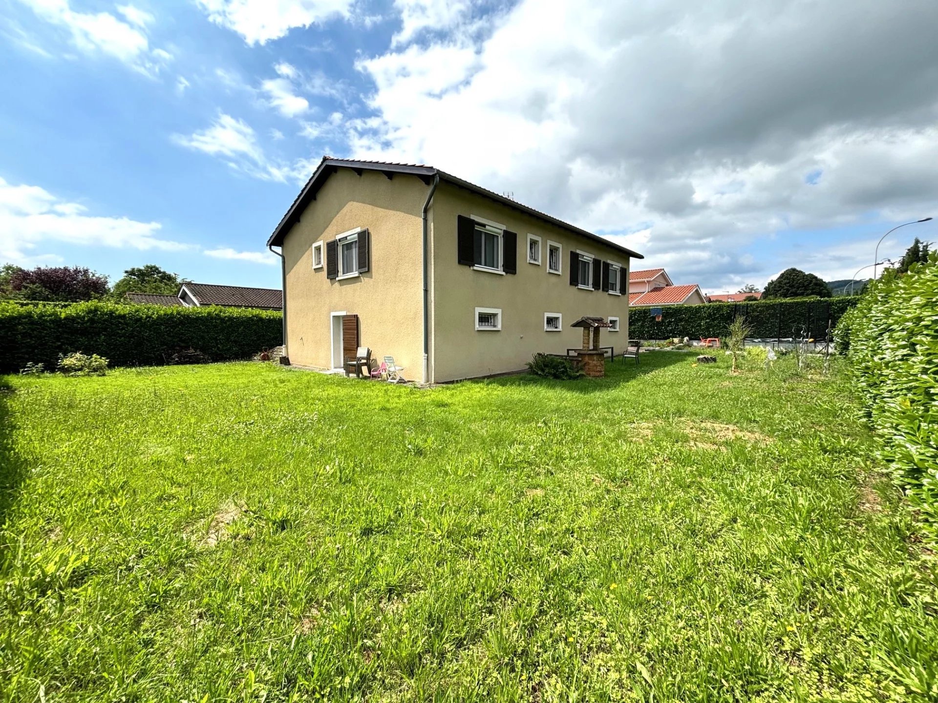 Belle maison avec jardin à ANSE