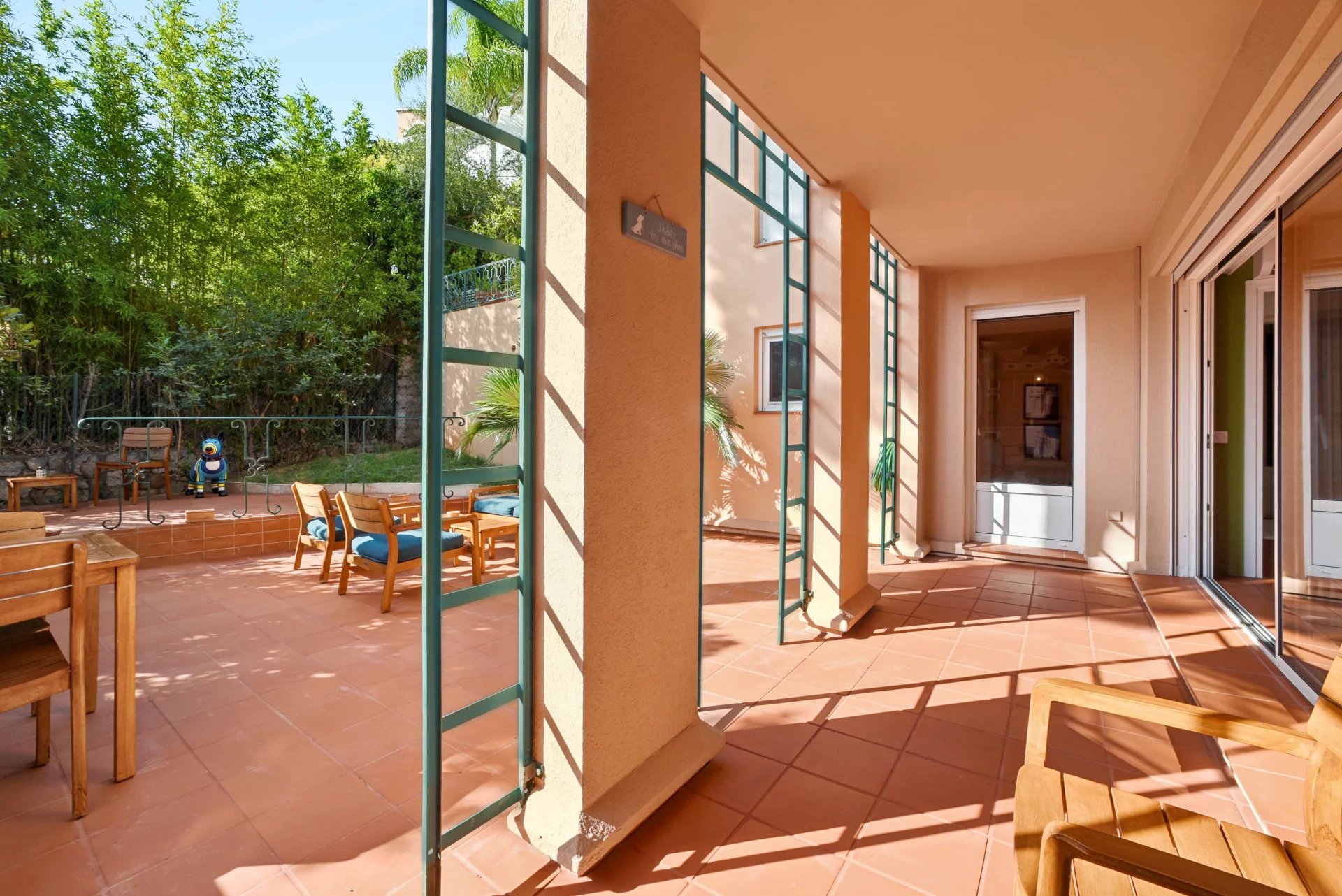 Appartement rénové d'une chambre avec grande terrasse orientée au sud