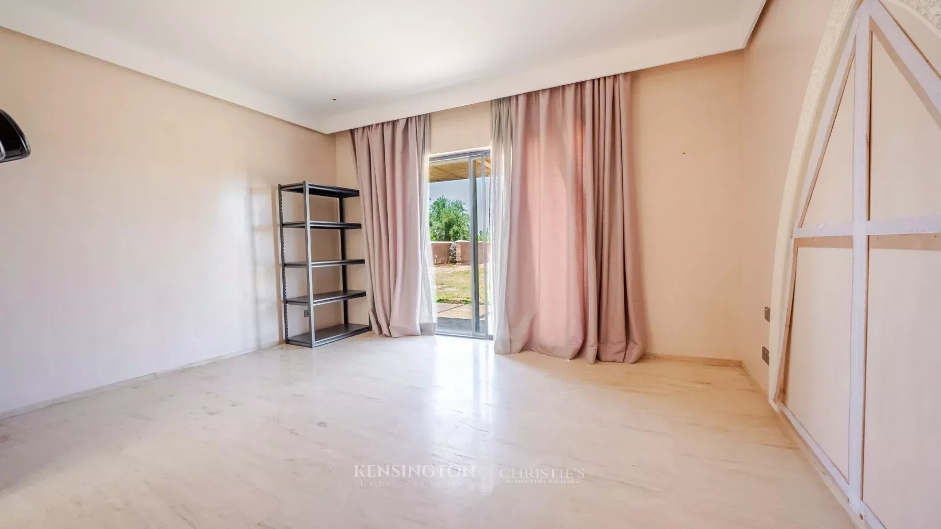 6 Bedroom Villa/Townhouse's Image 32
