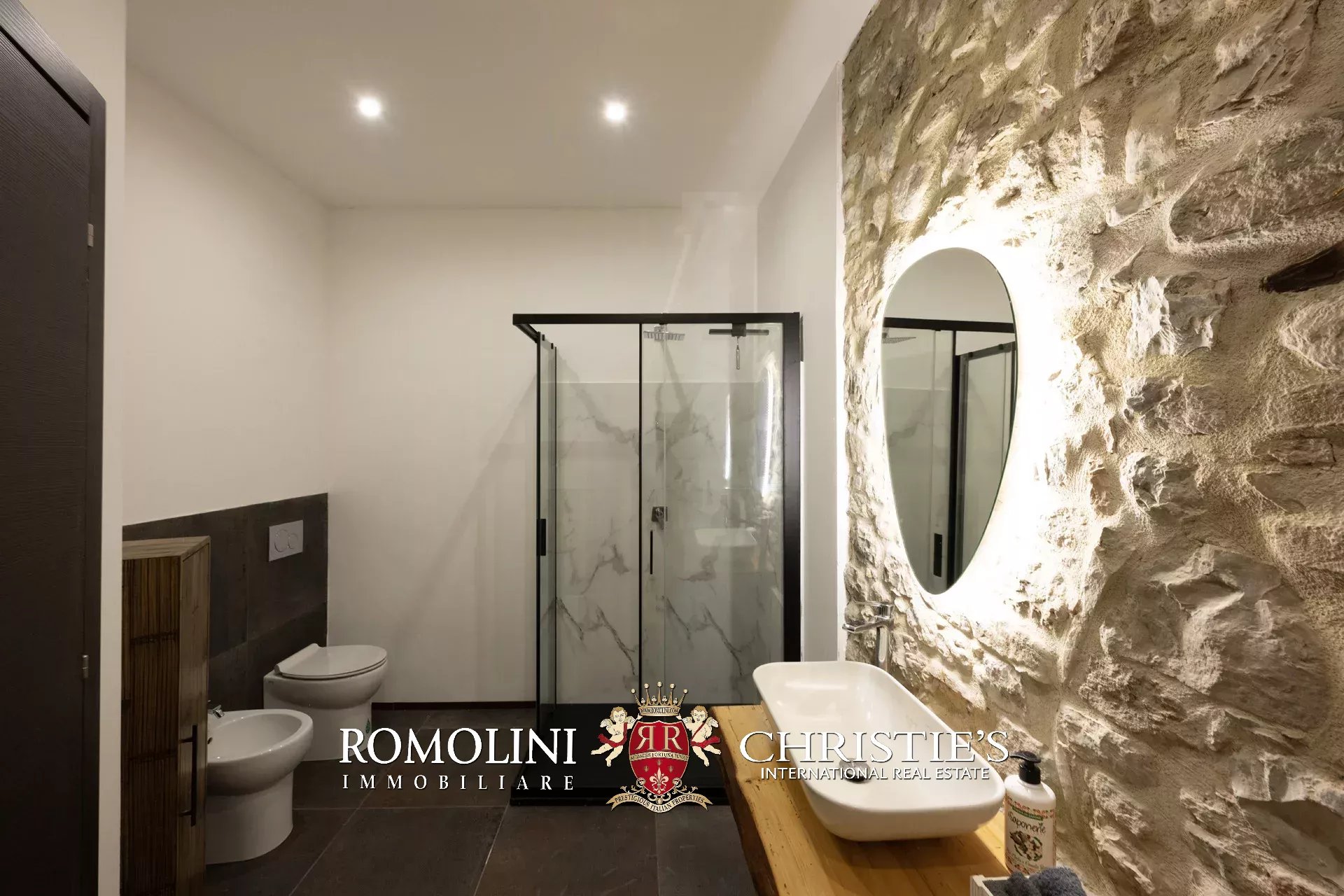 9 Bedroom Villa/Townhouse's Image 71