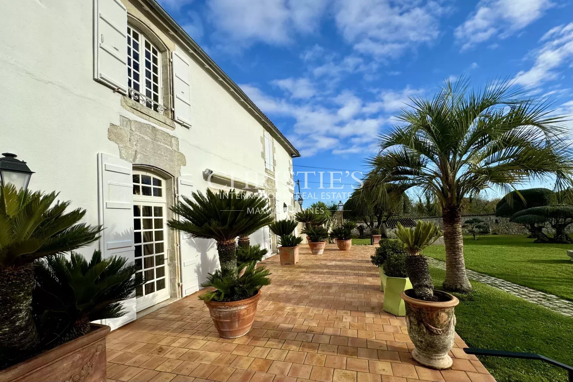 5 Bedroom Villa/Townhouse's Image 3