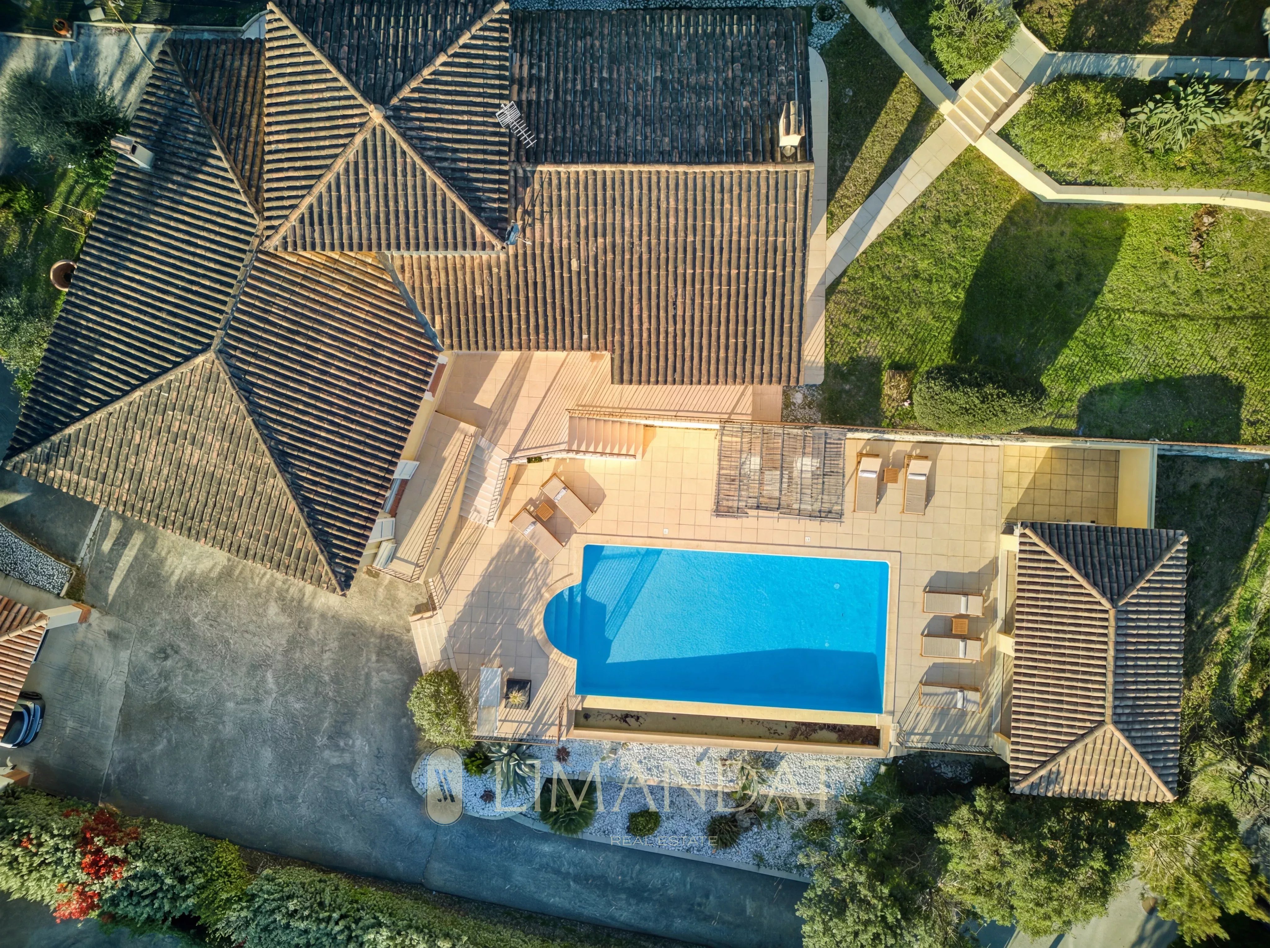 Beautiful villa with open views of the hills in Mougins