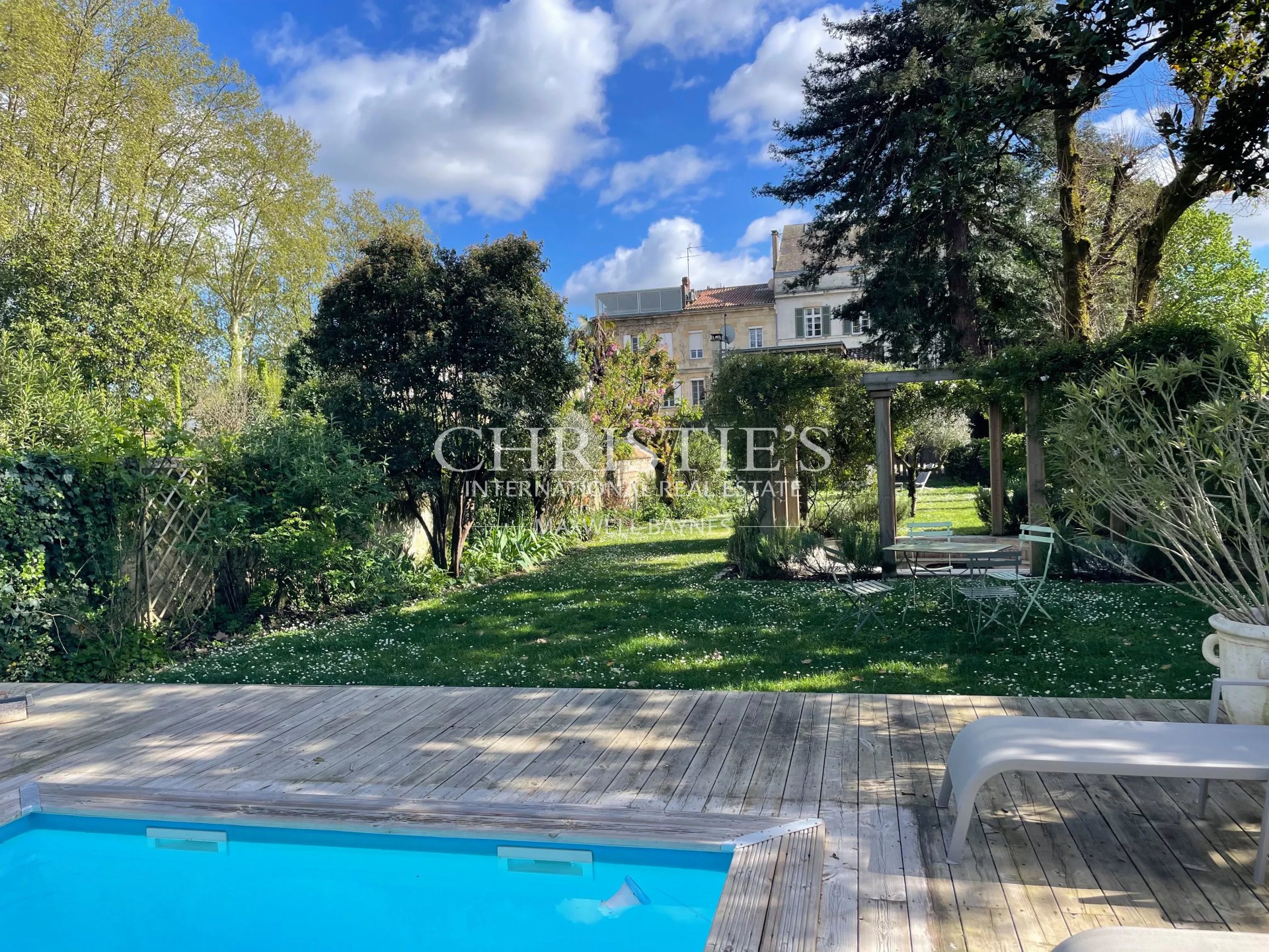 10 Bedroom Villa/Townhouse's Image 38