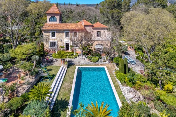 Villa for sale in Grasse — photo 1