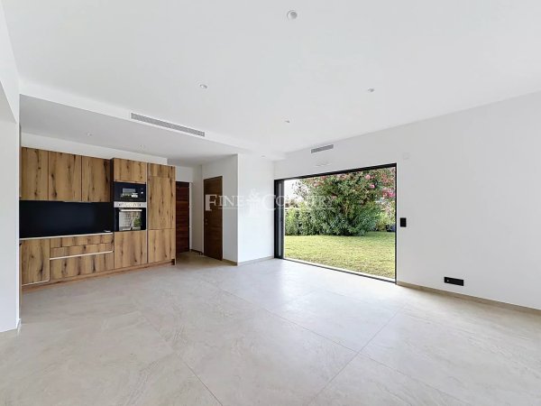 Villa for sale in Mougins in quiet area near school — photo 6