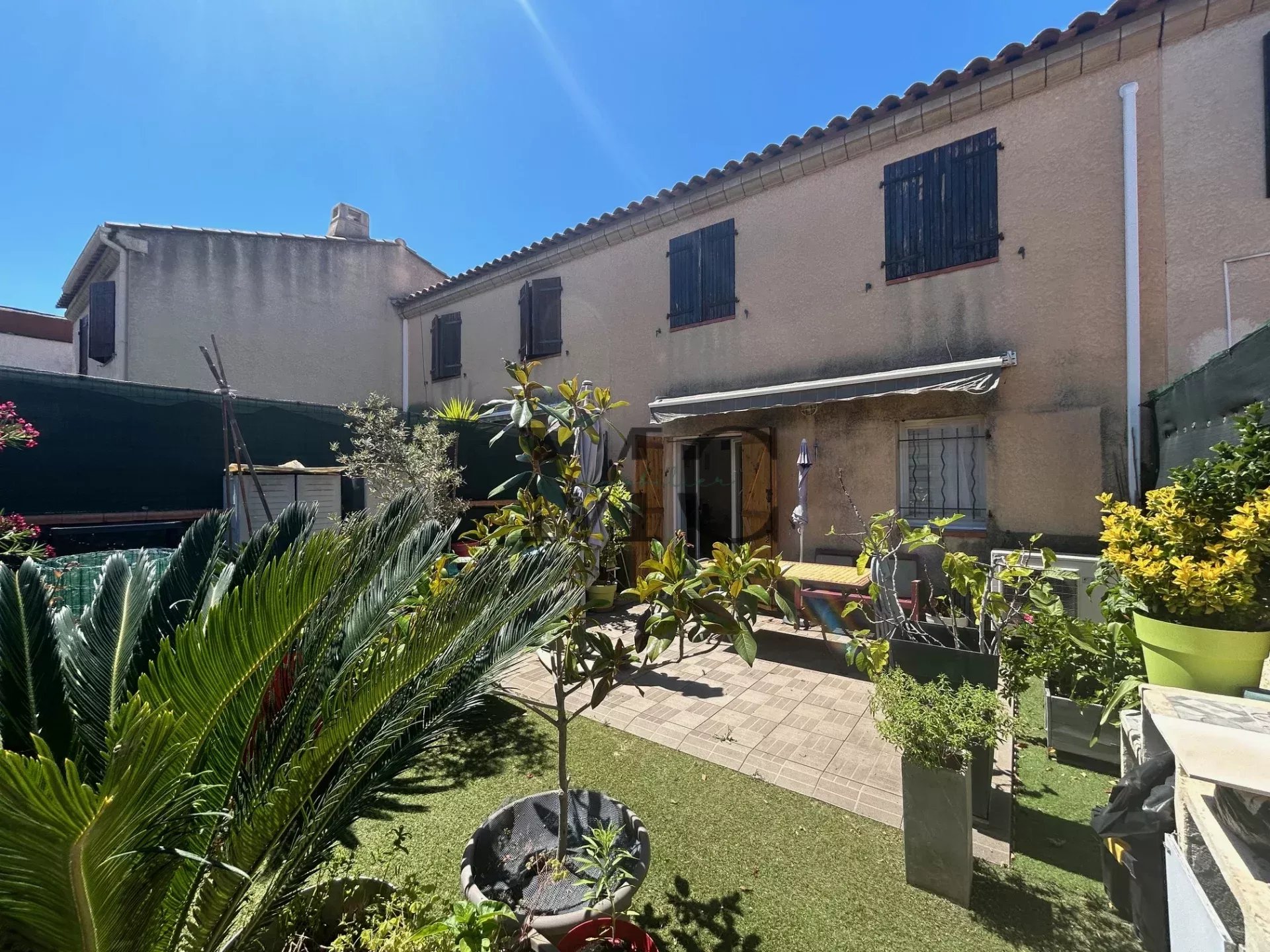 MAISON DE VILLE - T4 - JARDIN - BOX FERME